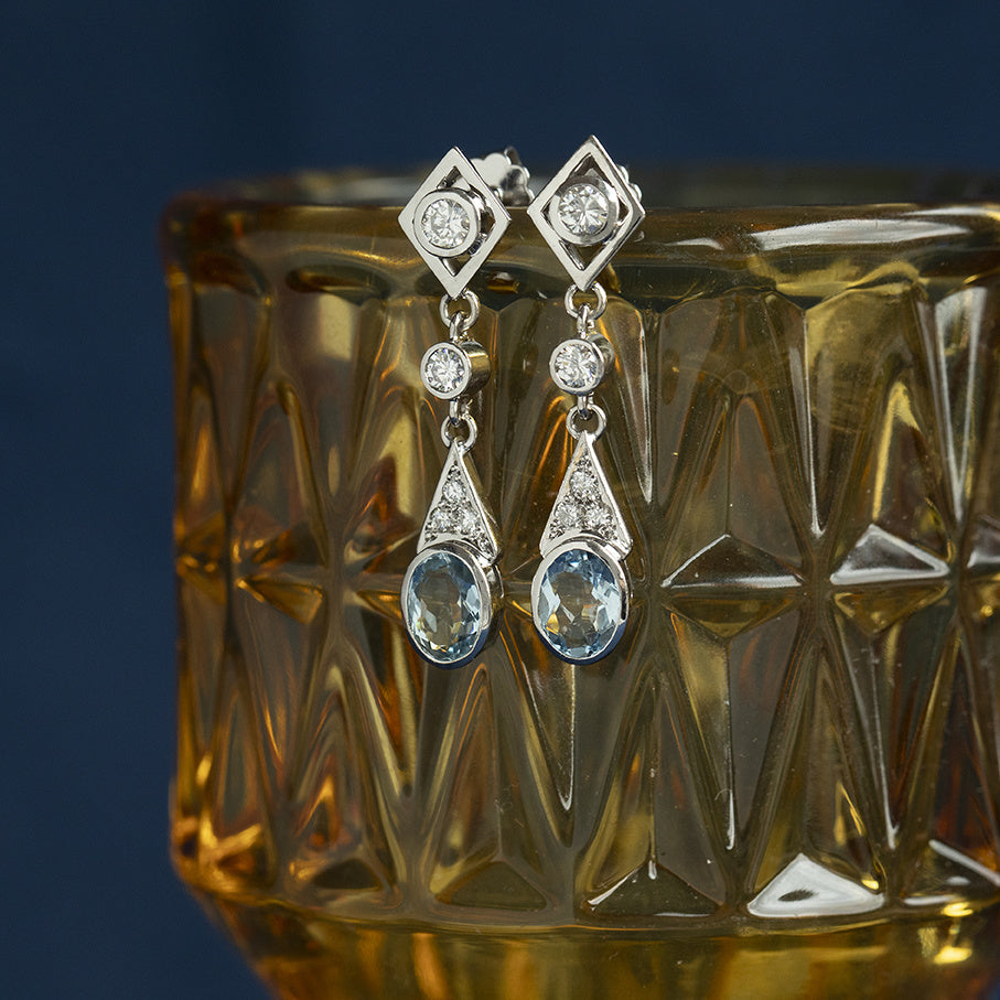 Witgouden vintage oorstekers met aquamarijn en diamant 14 krt