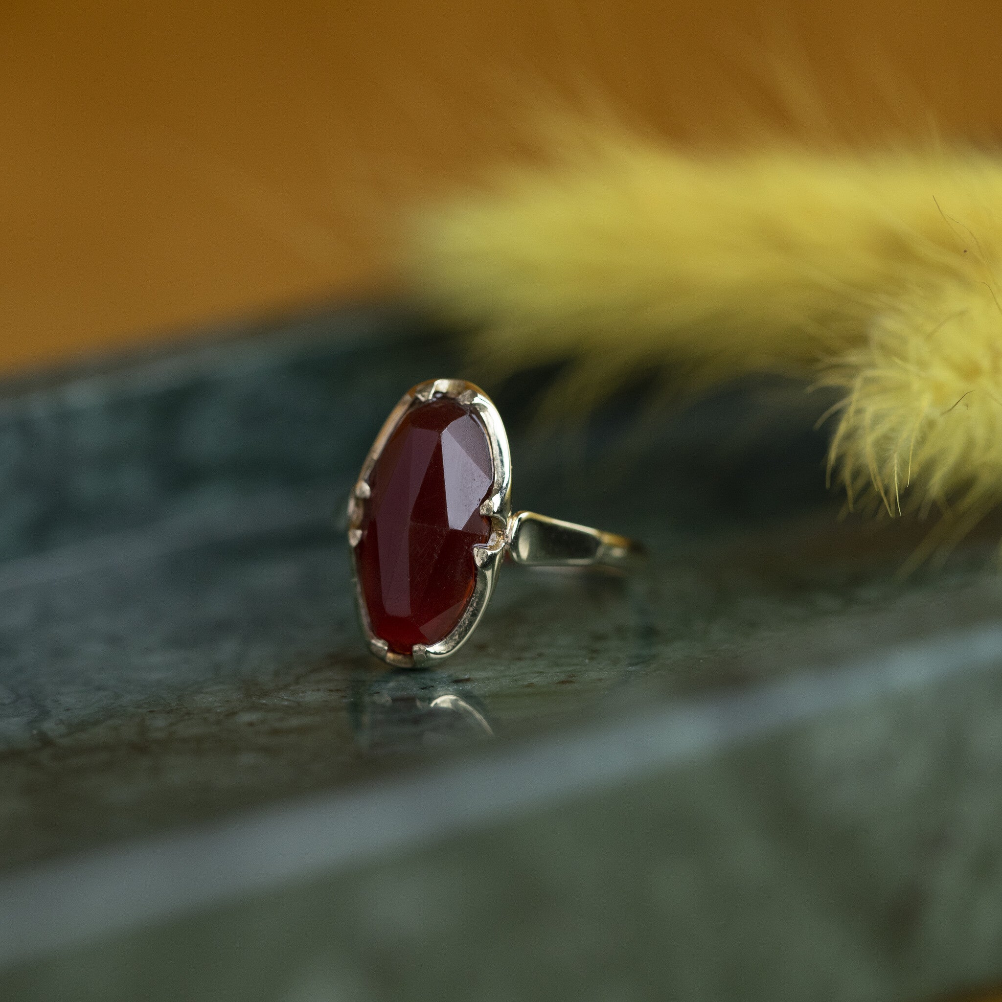 Gouden ring met carneool 14 krt