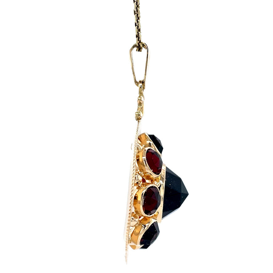 Vintage gold pendant with garnet 14 krt