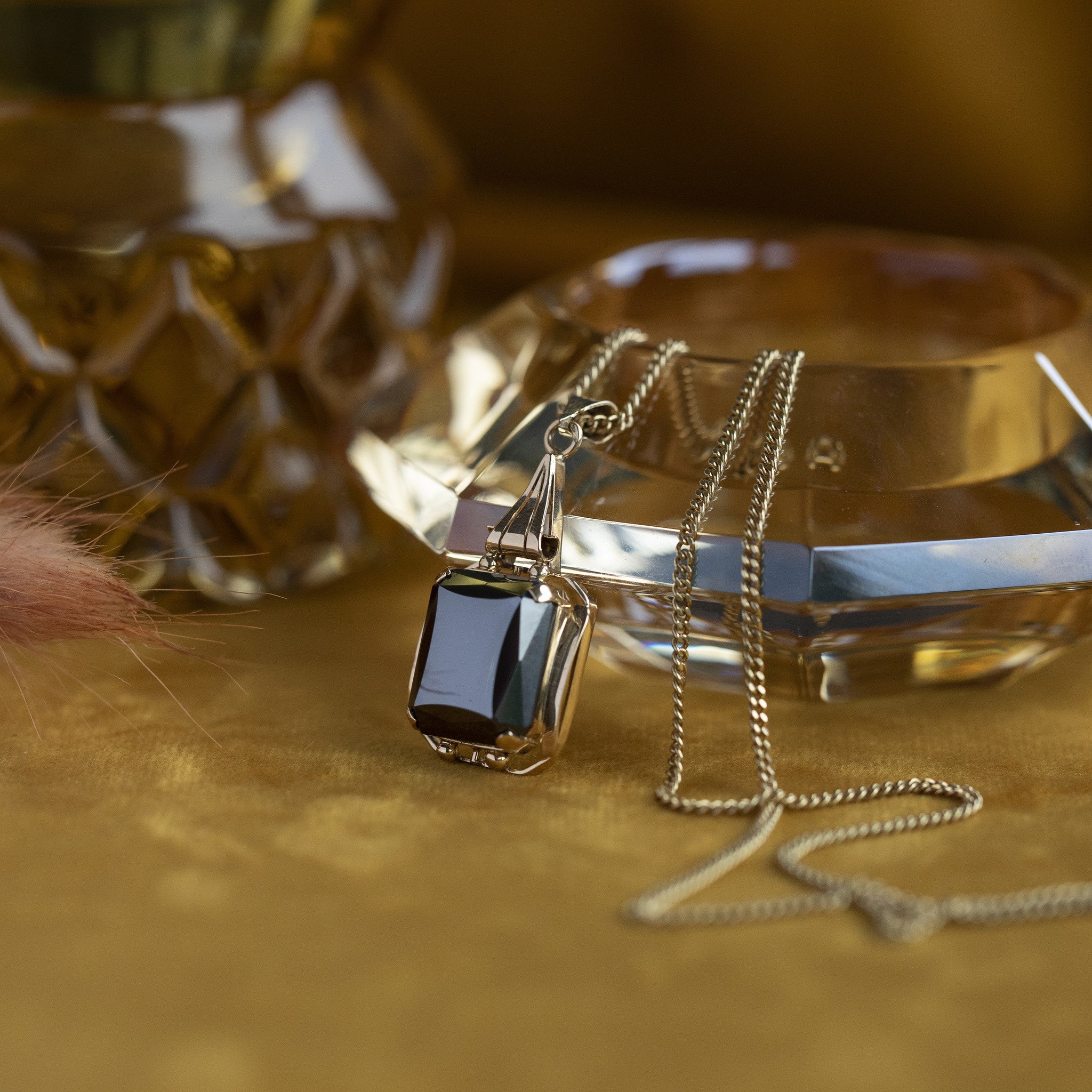 Gouden hanger met hematiet 14 krt