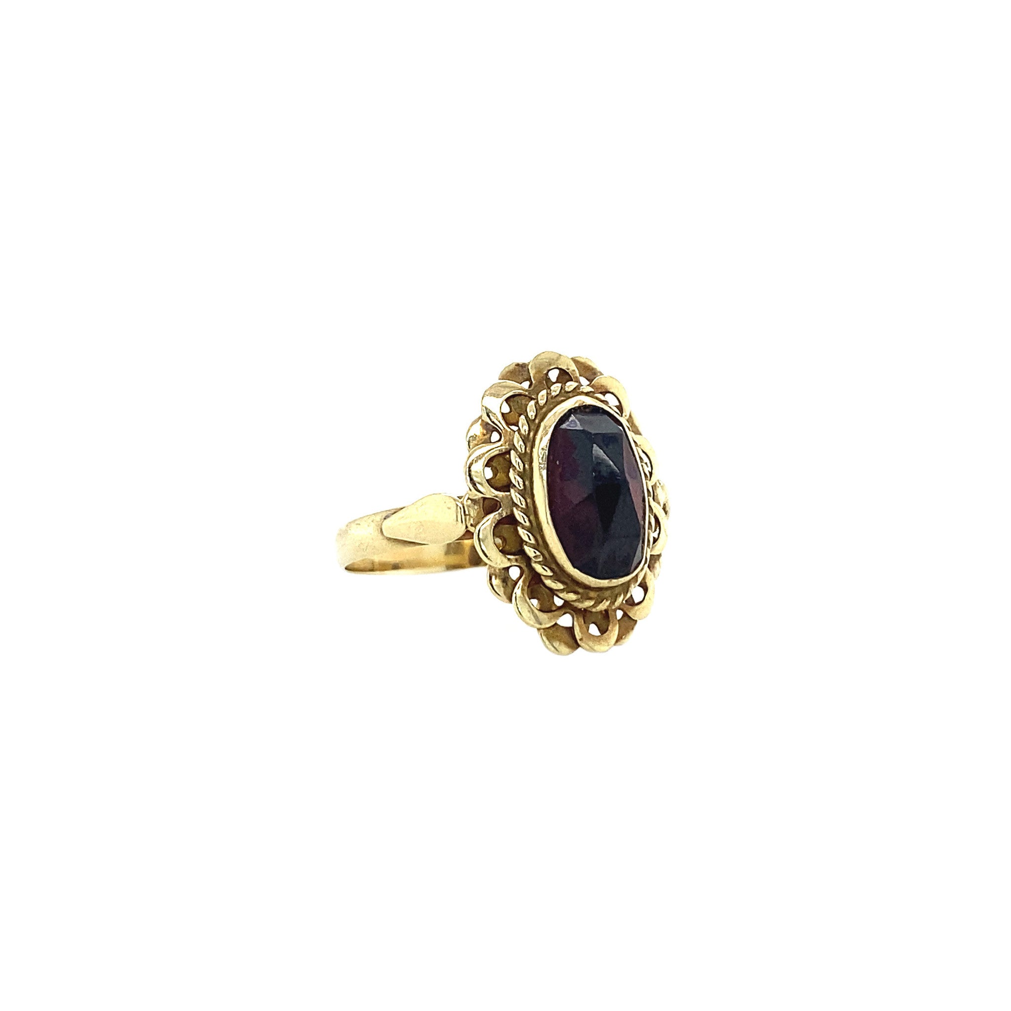 14 kt gold ring with garnet