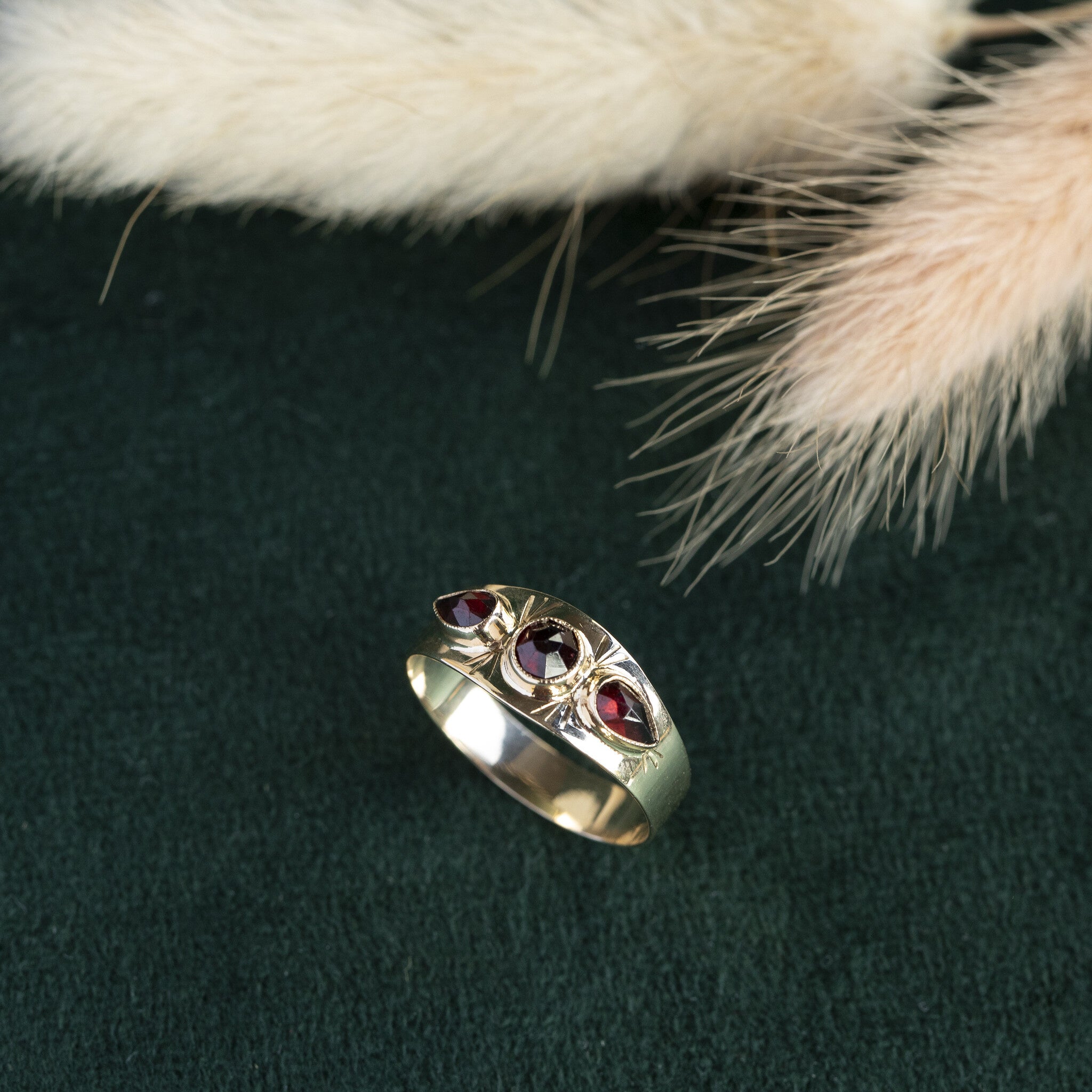 14 kt gold ring with garnet