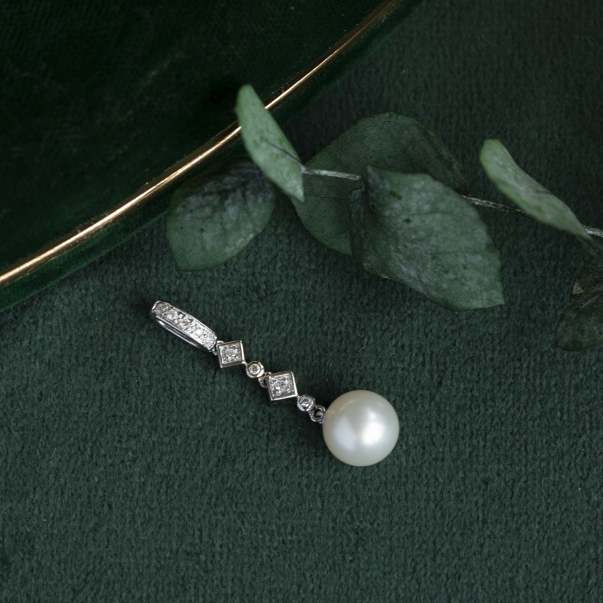White gold pendant with diamond and pearl 14 krt