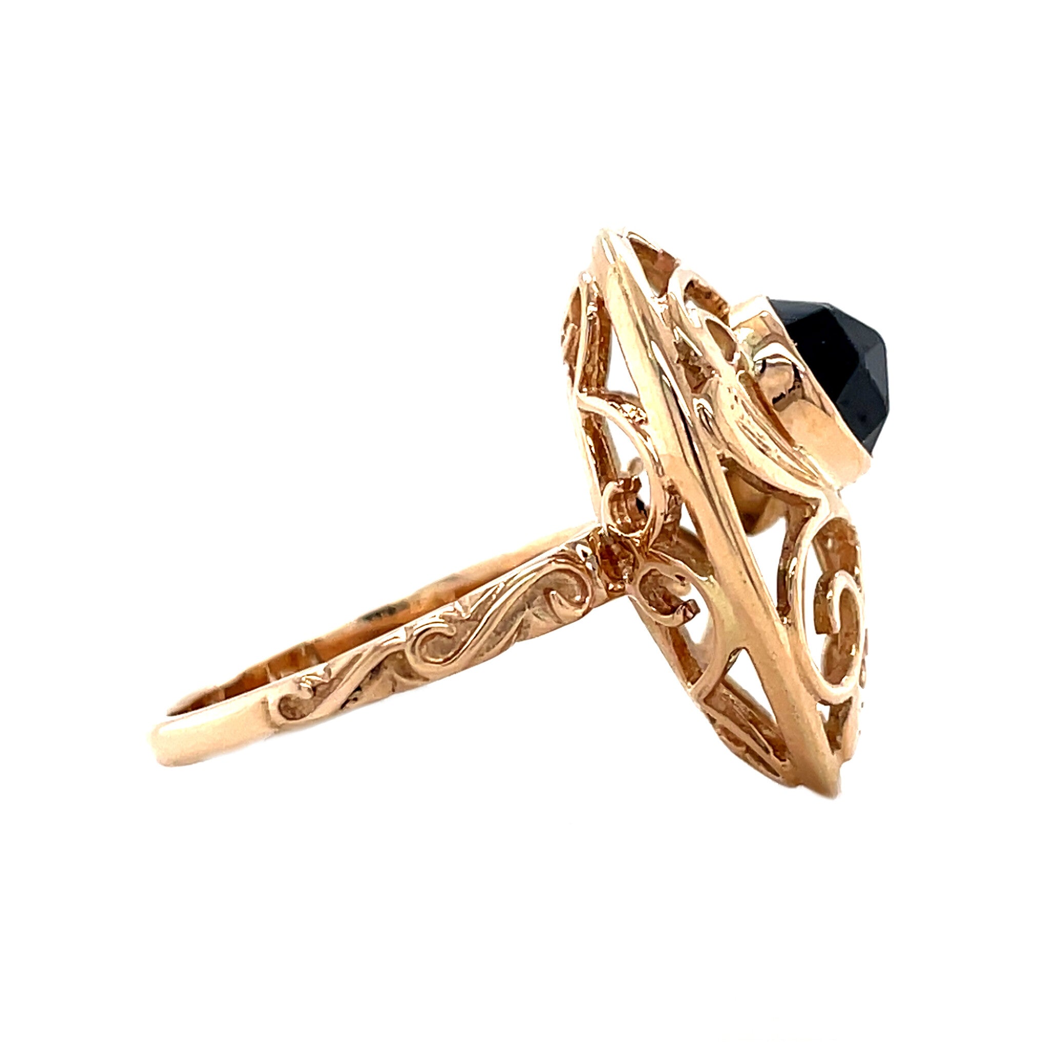 Gold vintage ring with garnet 14 kt