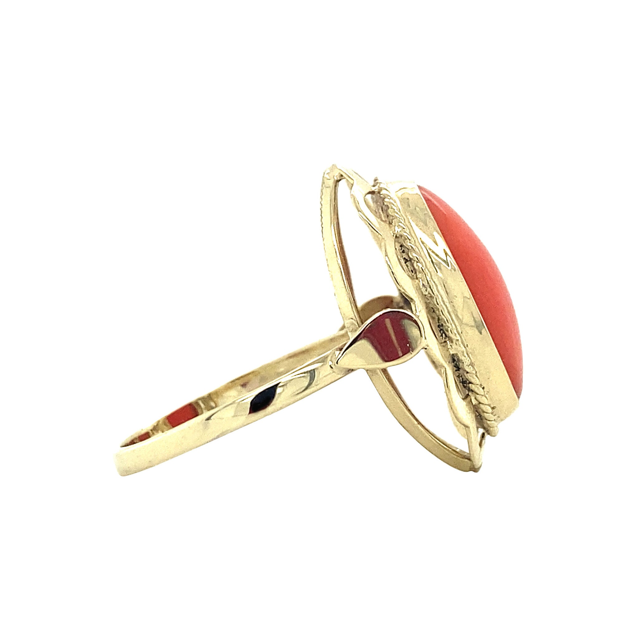 Gold ring with blood coral 14 kt