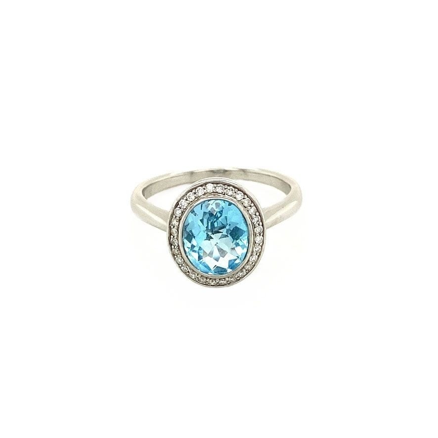 14 kt white gold ring with topaz and diamond