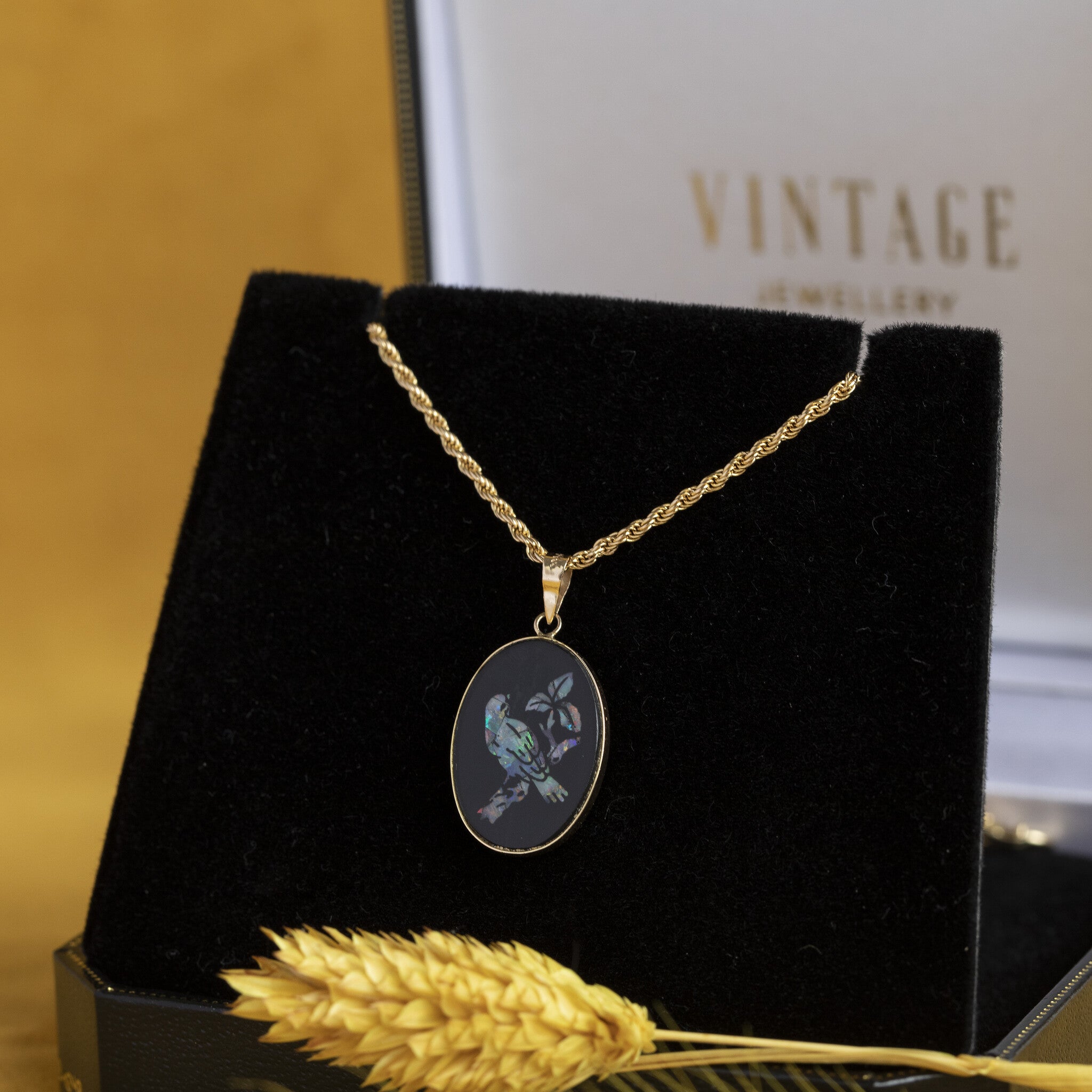 Gouden hanger met opaal in glas 14 krt