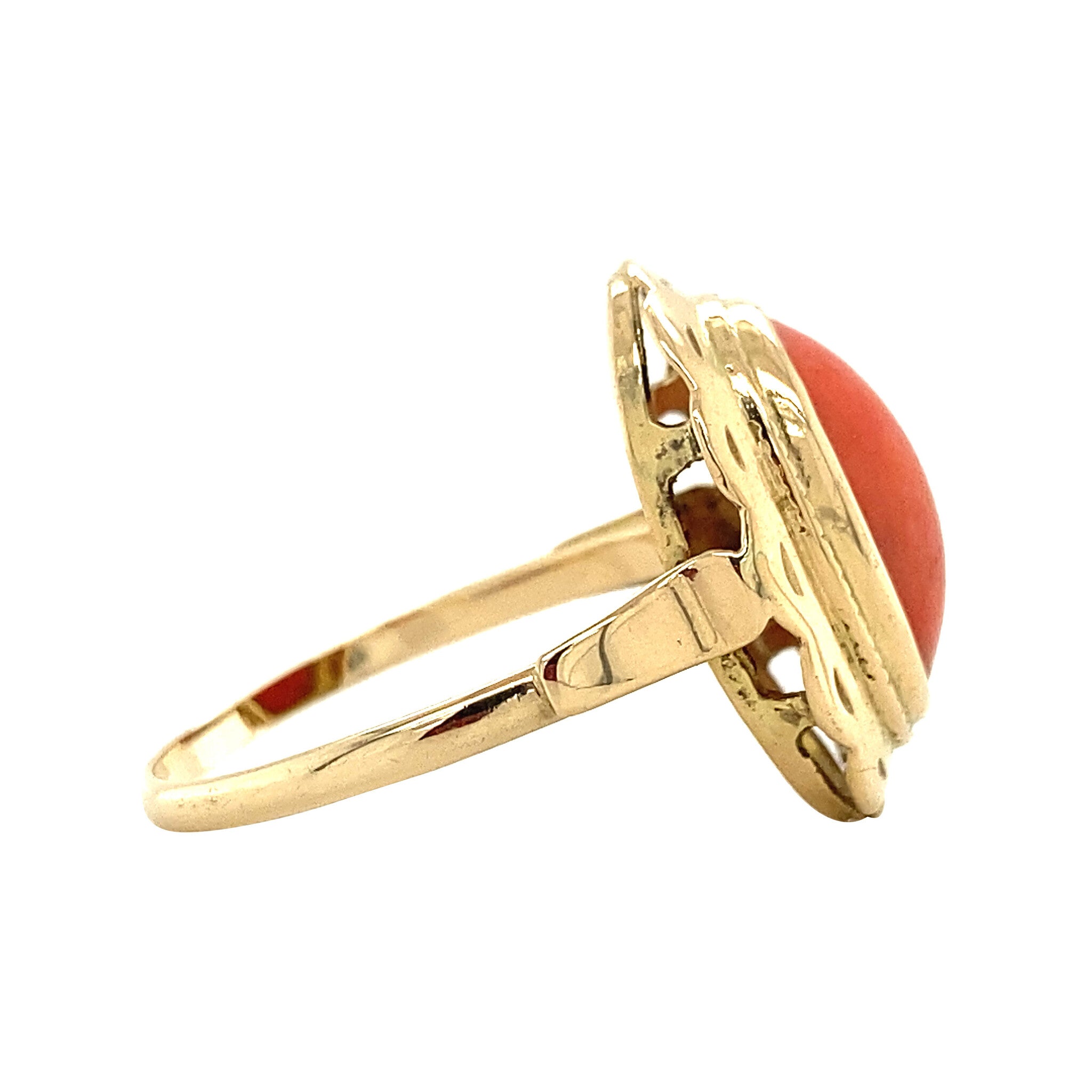 14 kt gold ring with blood coral