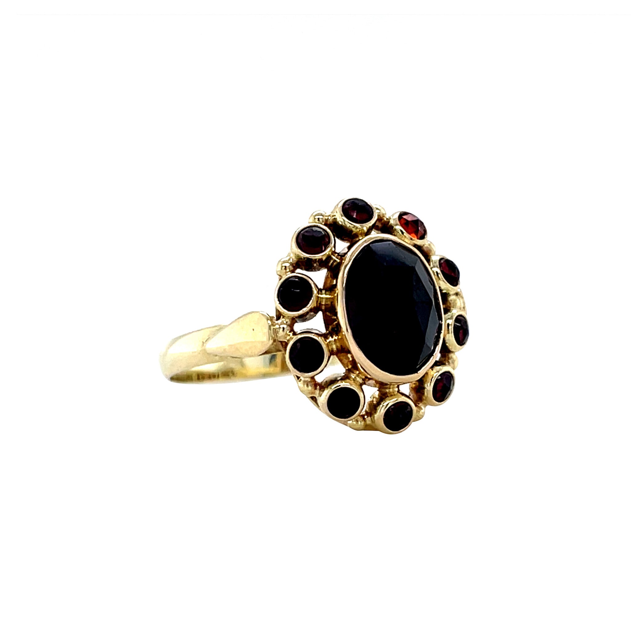 Gouden vintage entourage ring met granaat 14 krt