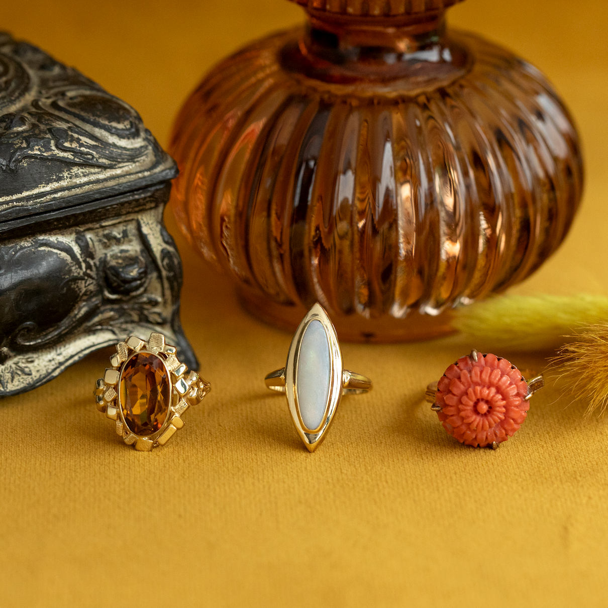 Vintage gold ring with opal, 14 kt