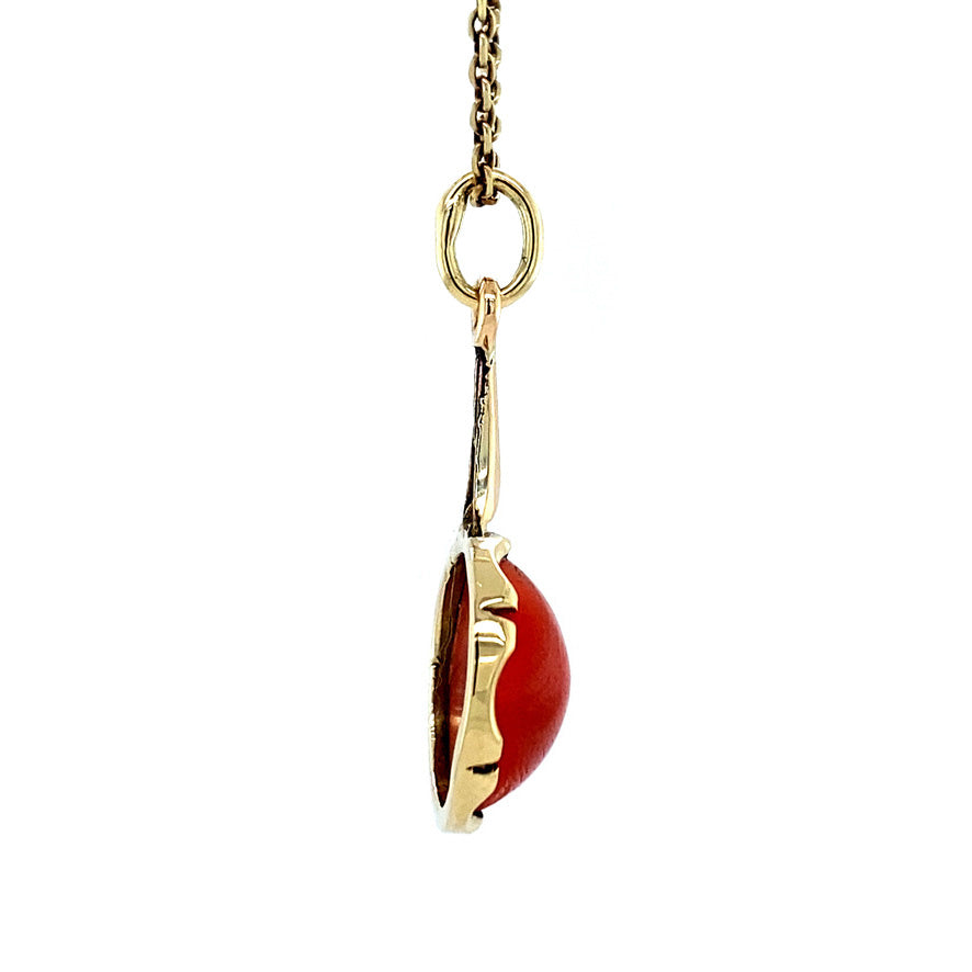 Gouden vintage hanger met bloedkoraal 14 krt