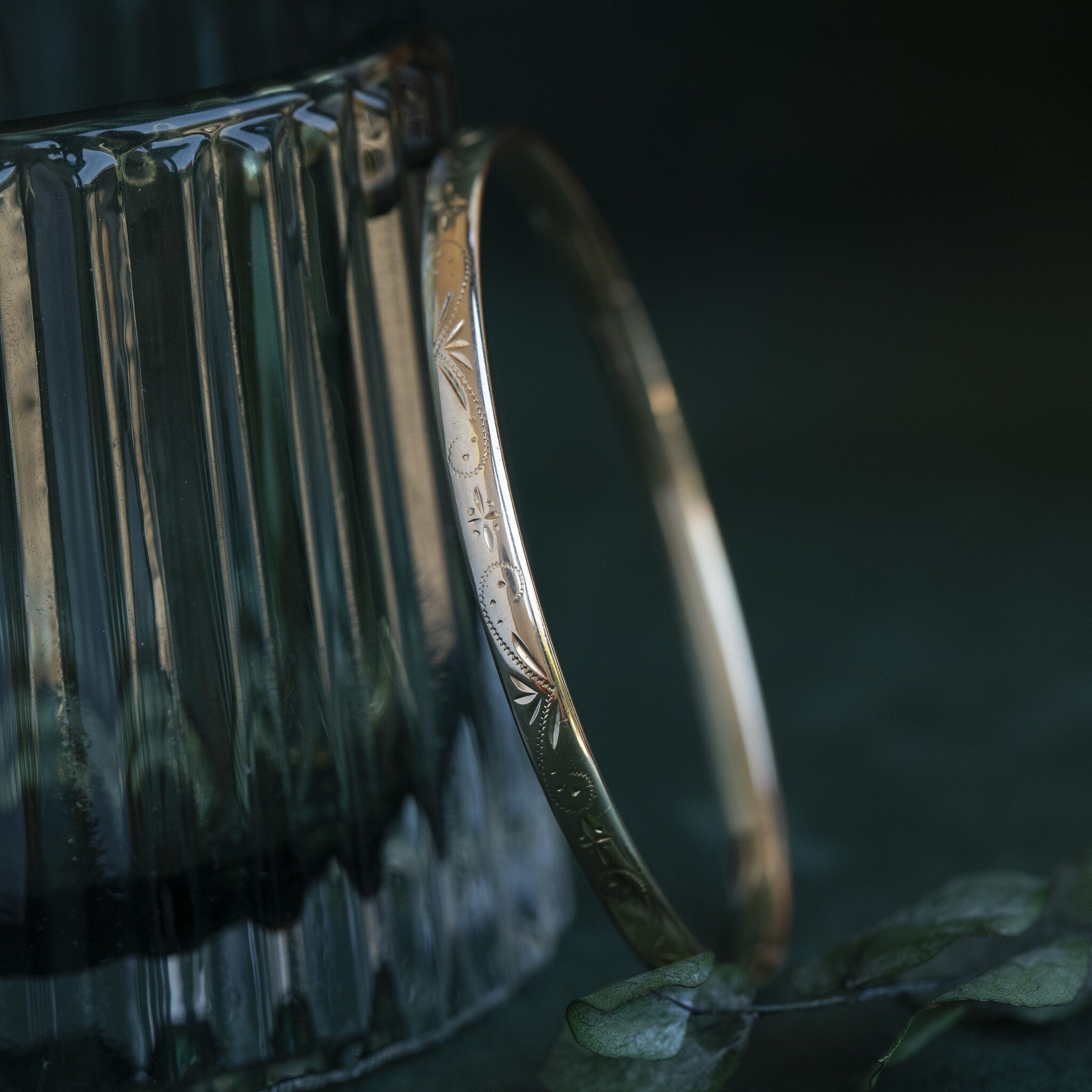 Gold bangle with engraving 14 krt