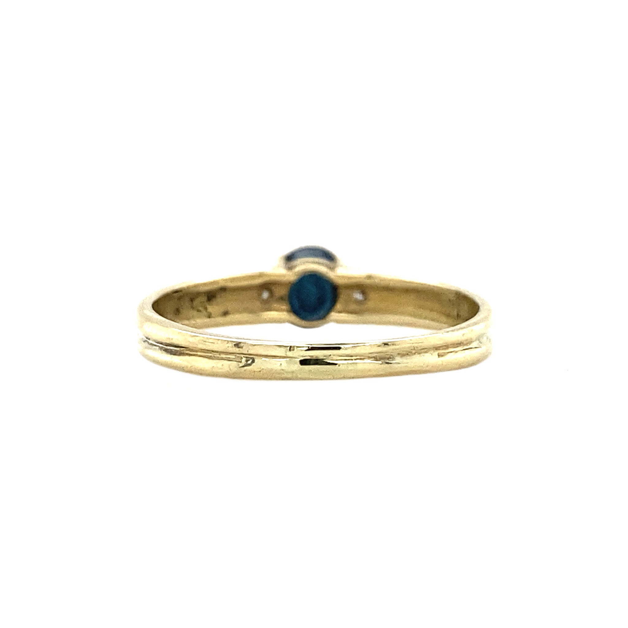 14 kt gold ring with sapphire and diamond