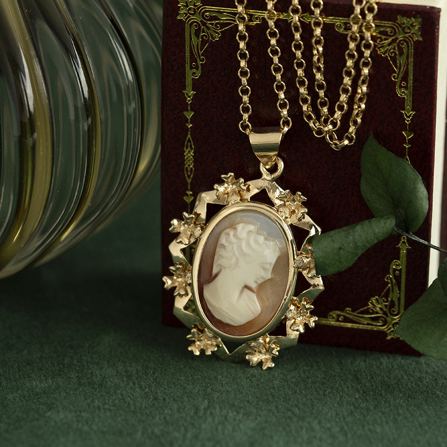 Gouden vintage hanger met camee 14 kt