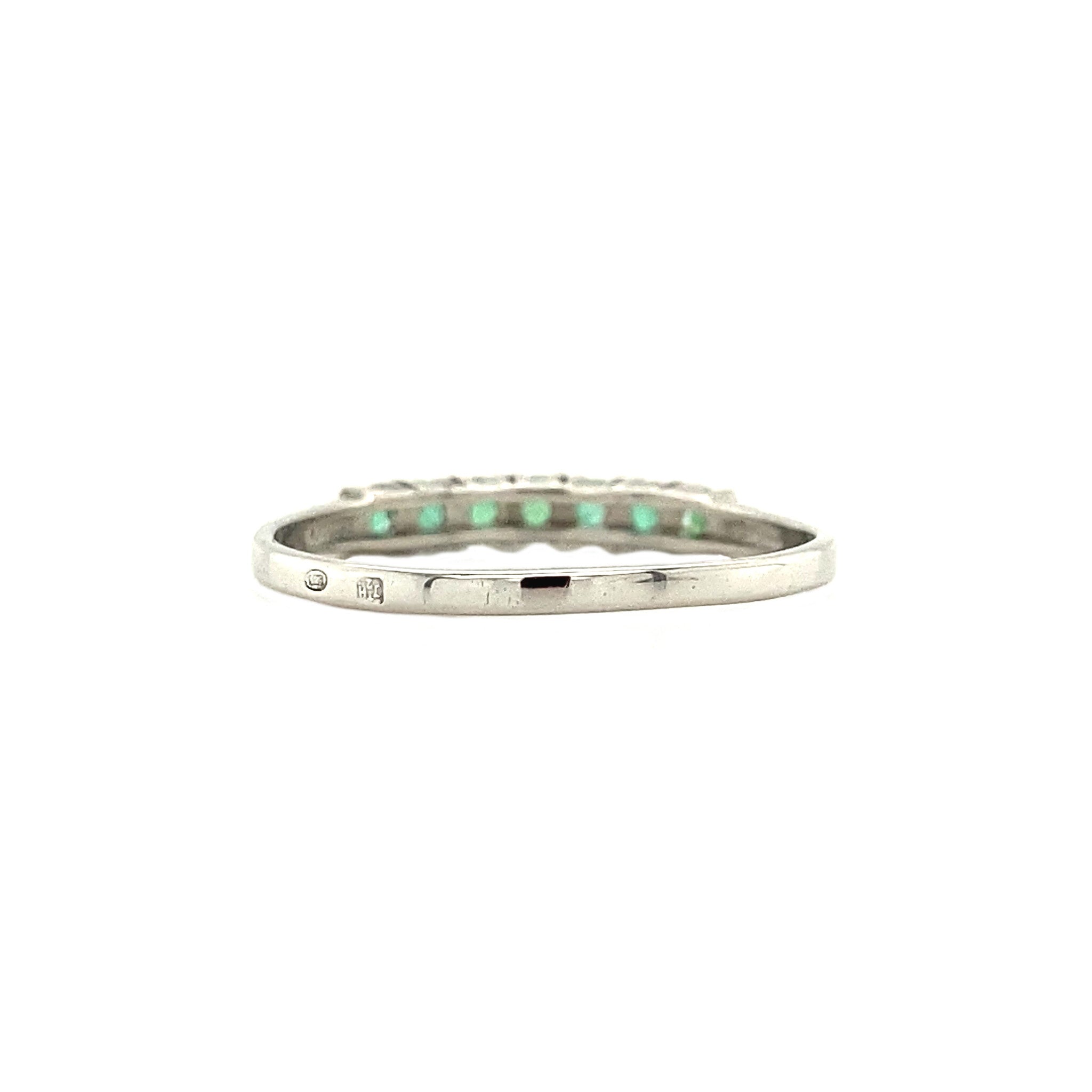 Witgouden rijring met smaragd 14 krt