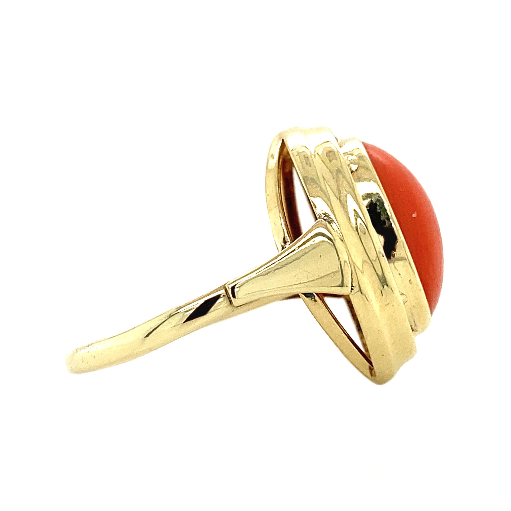 14 kt gold ring with blood coral