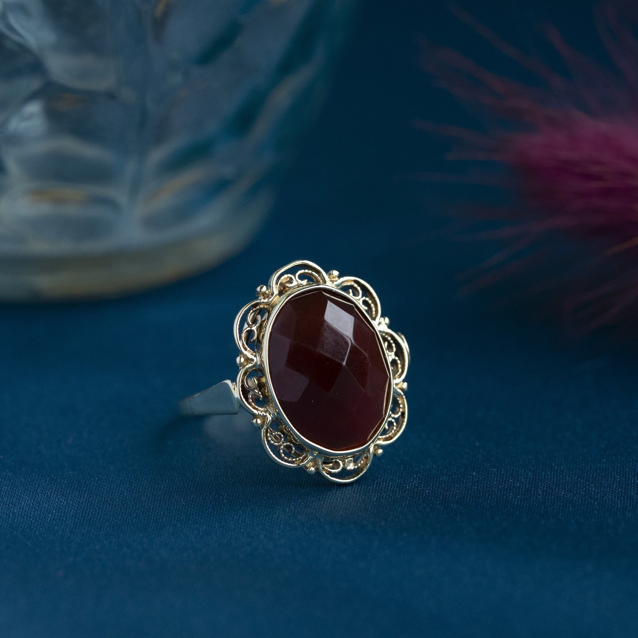Gold ring with carnelian, 14 kt