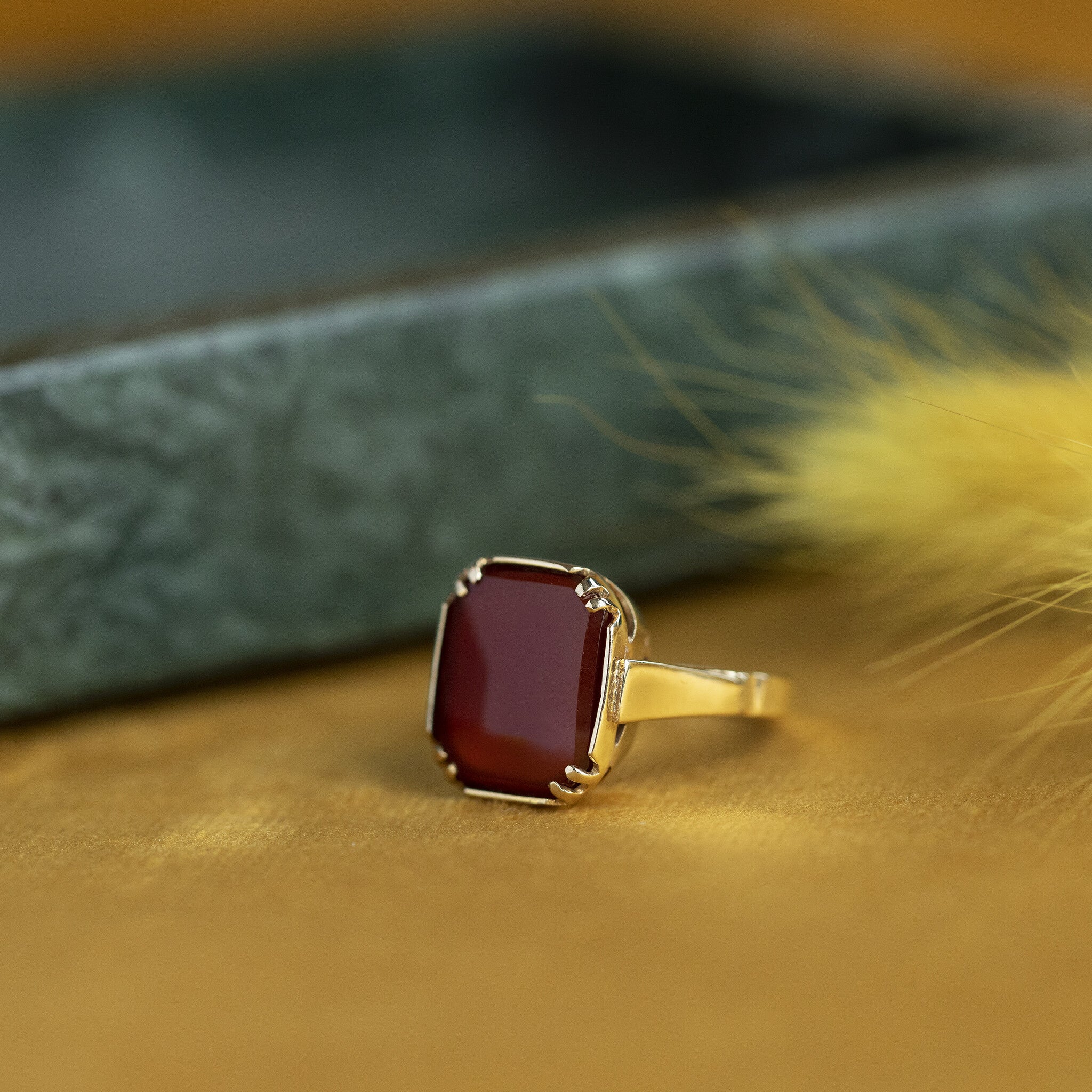 14 kt gold ring with carnelian