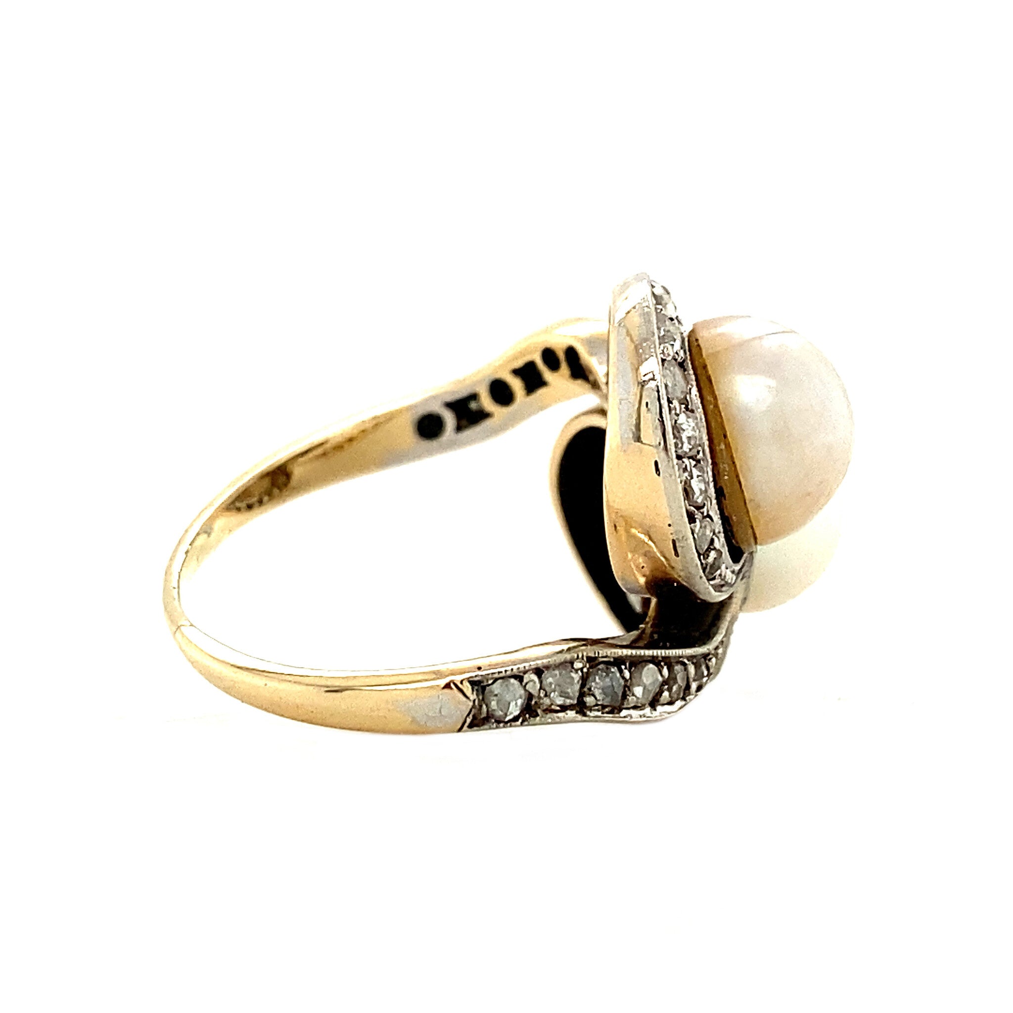 White gold hammered ring with rose-cut diamond and pearl 14 kt