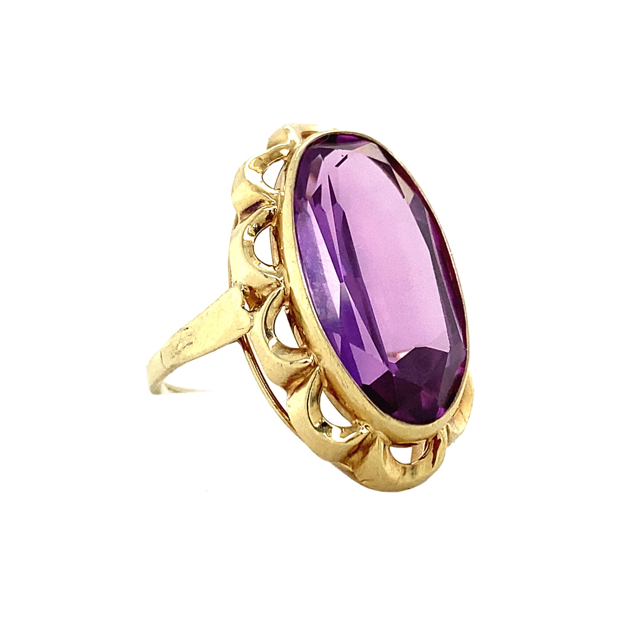 14 kt gold ring with purple sapphire