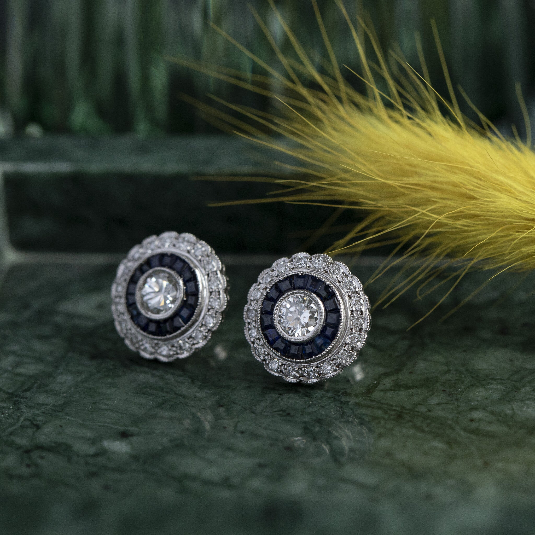 Platina dubbele entourage oorstekers met saffier en diamant 950