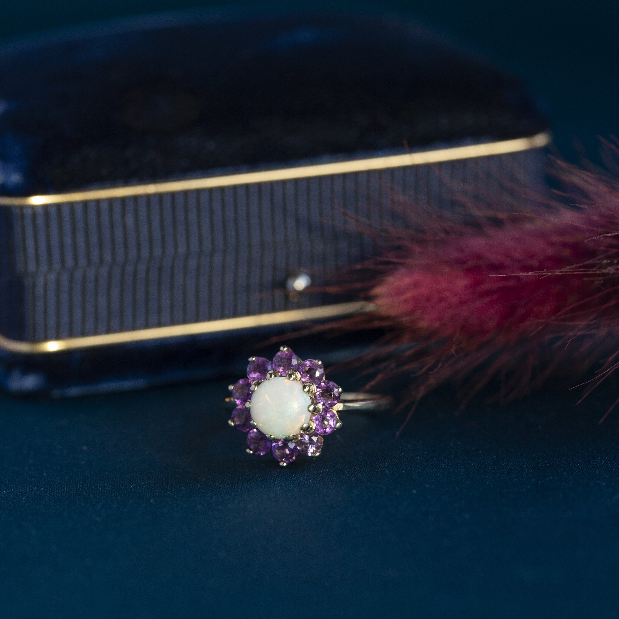 Entourage ring with opal and amethyst 9 krt