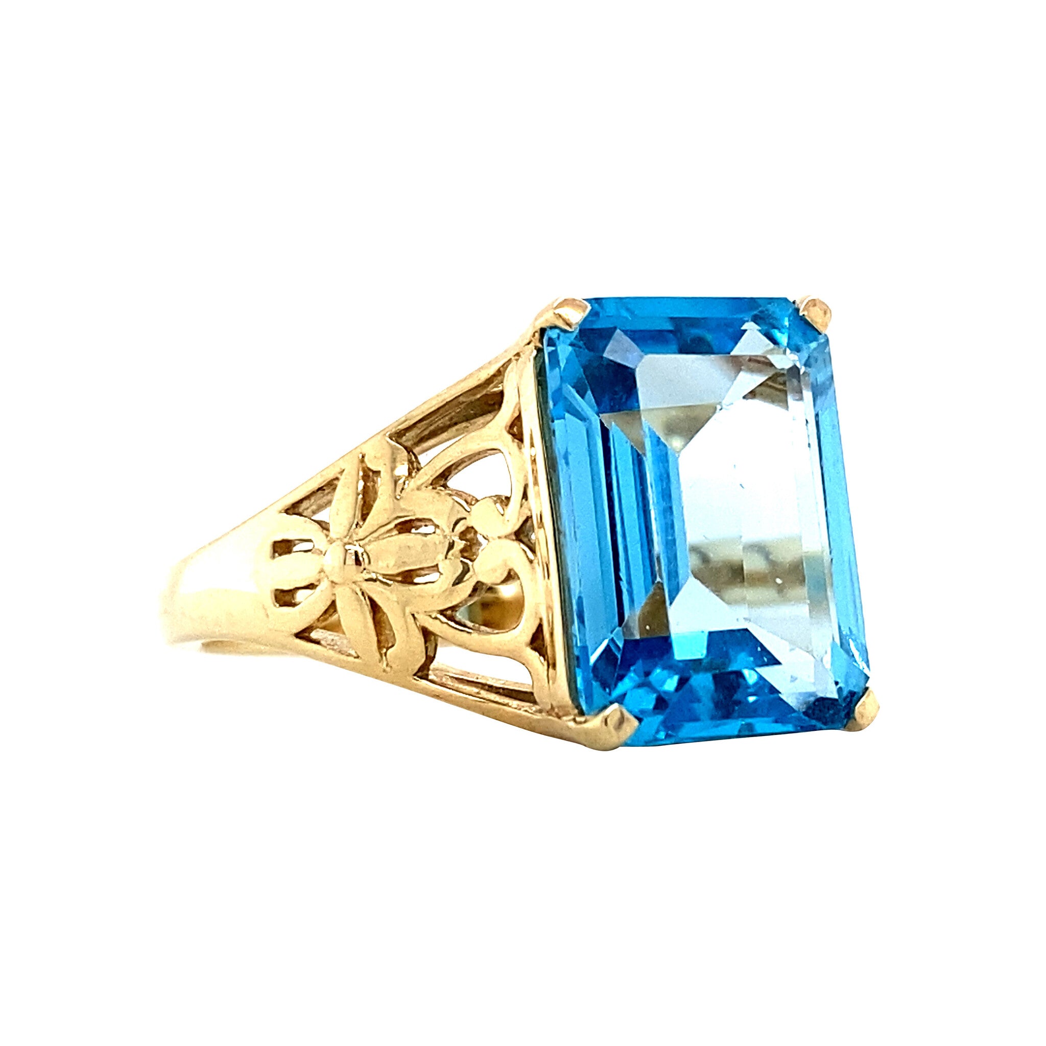 Ring with topaz 9 kt