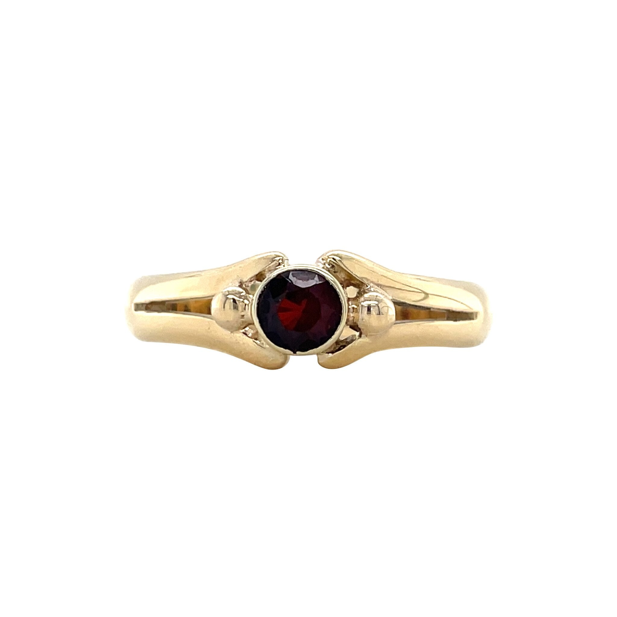 Gold vintage ring with garnet 14 kt