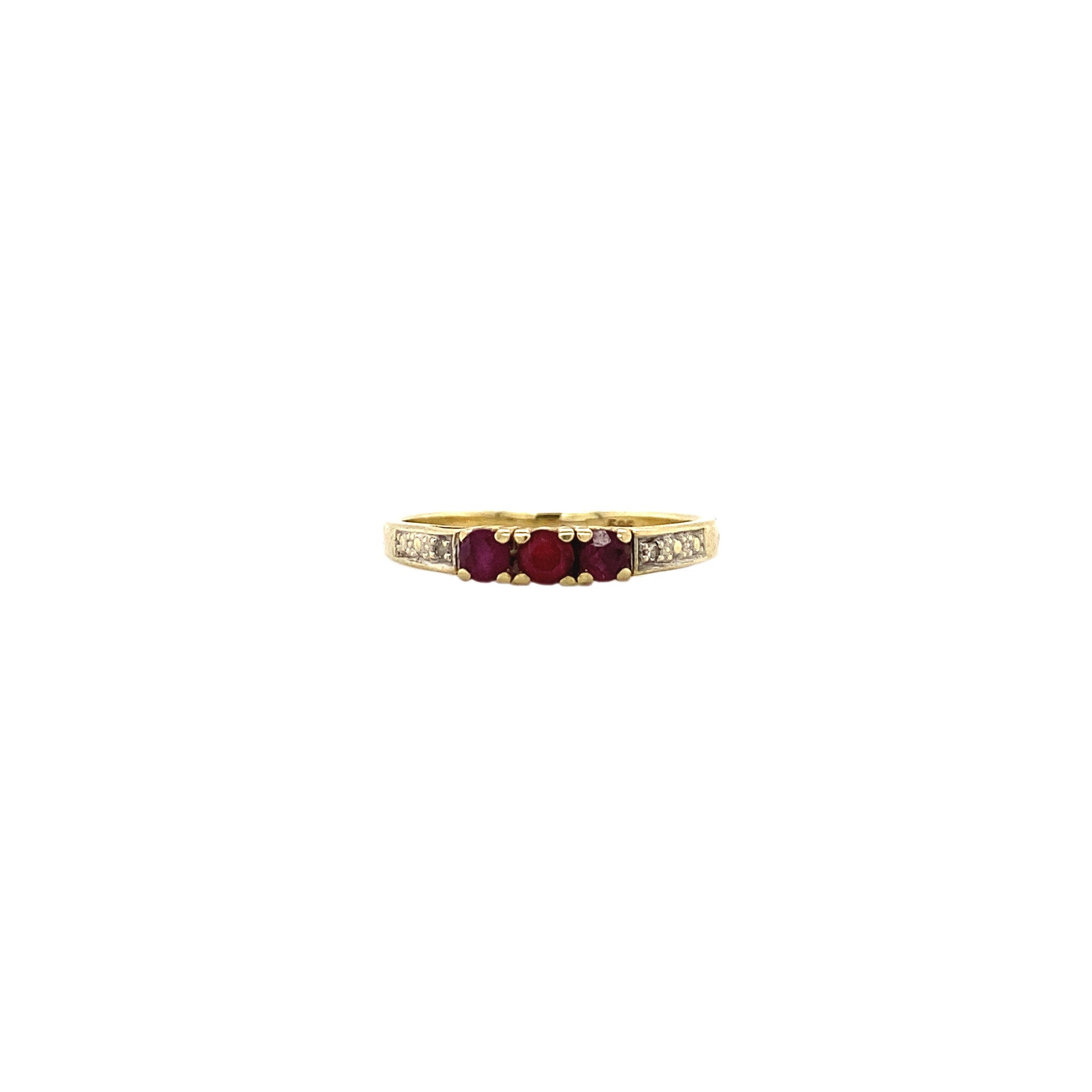 14 kt gold ring with a ruby and a diamond