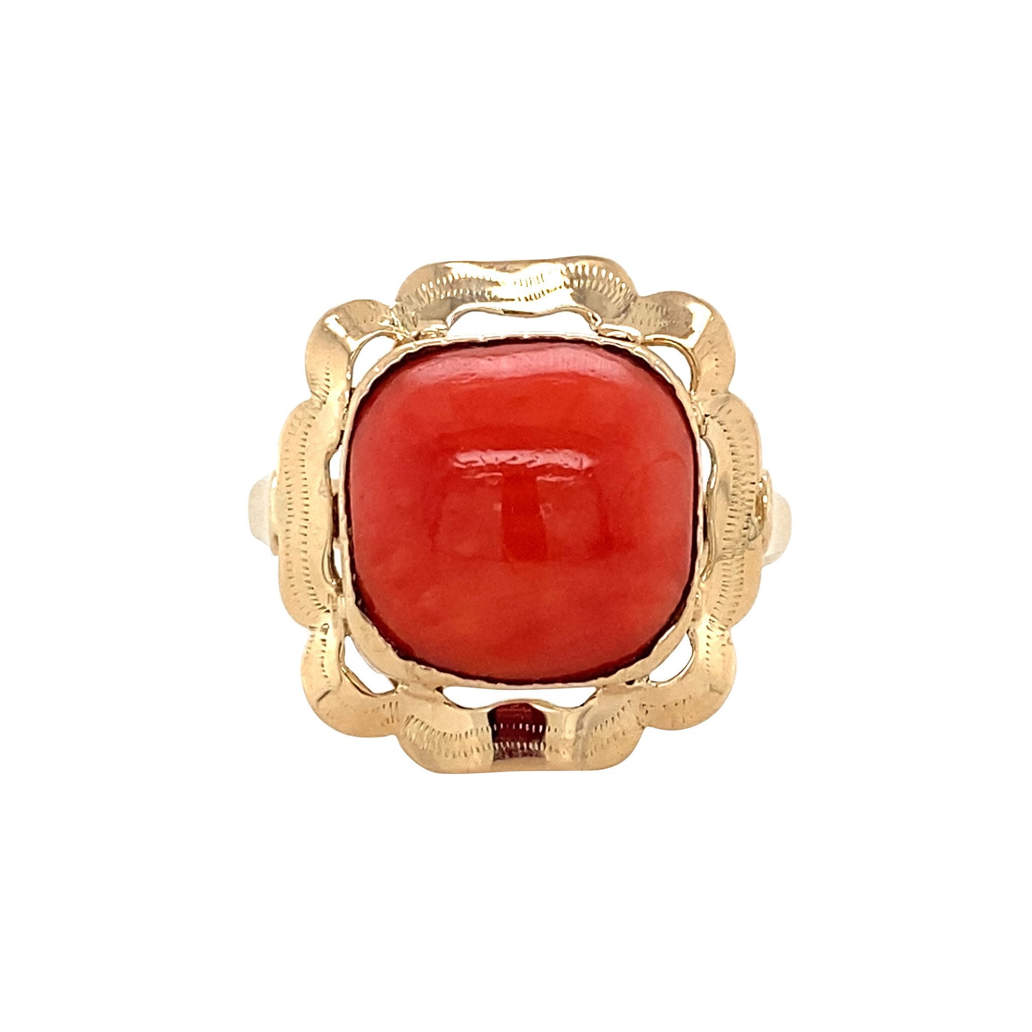 Gold vintage ring with blood coral 14 kt