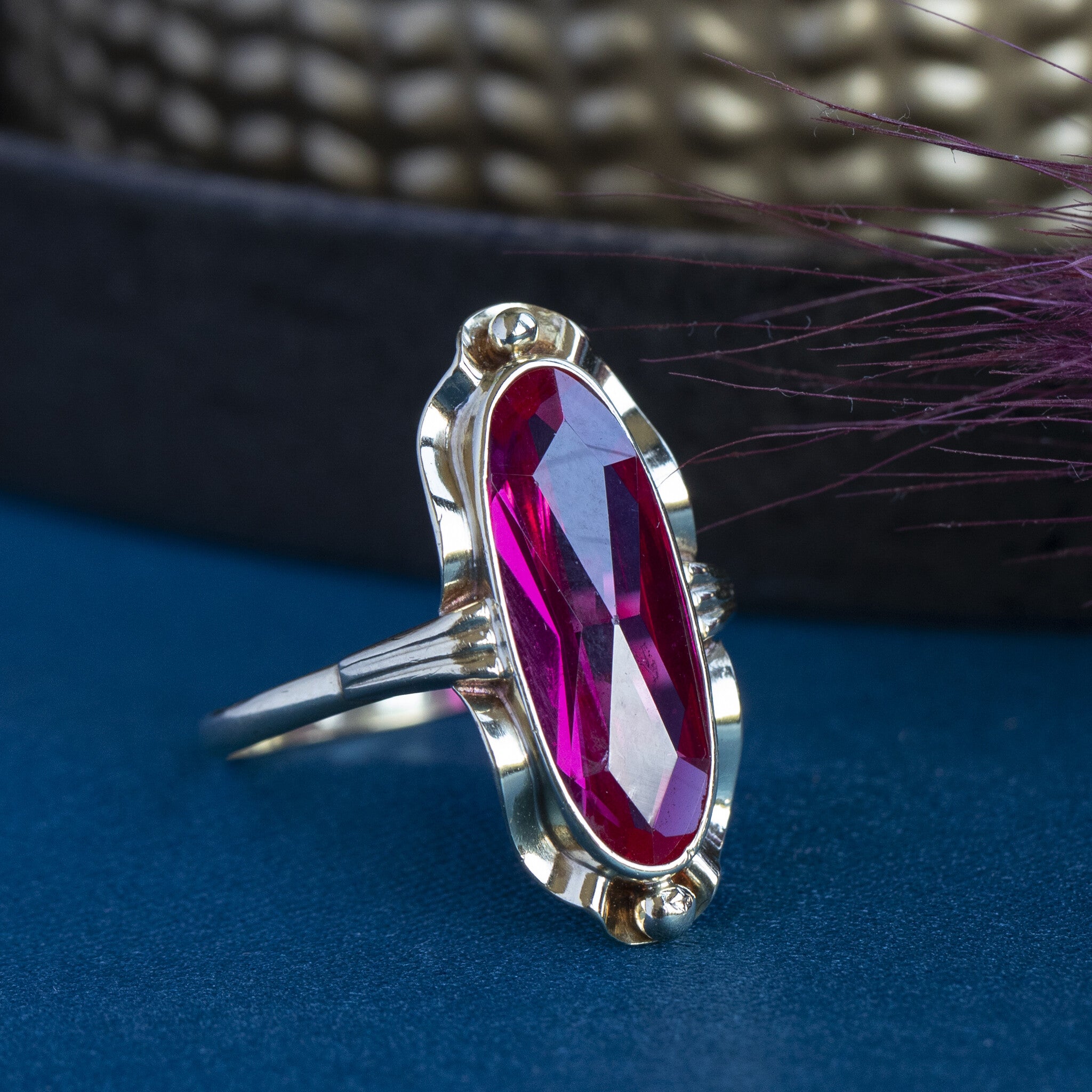 14 kt gold ring with ruby
