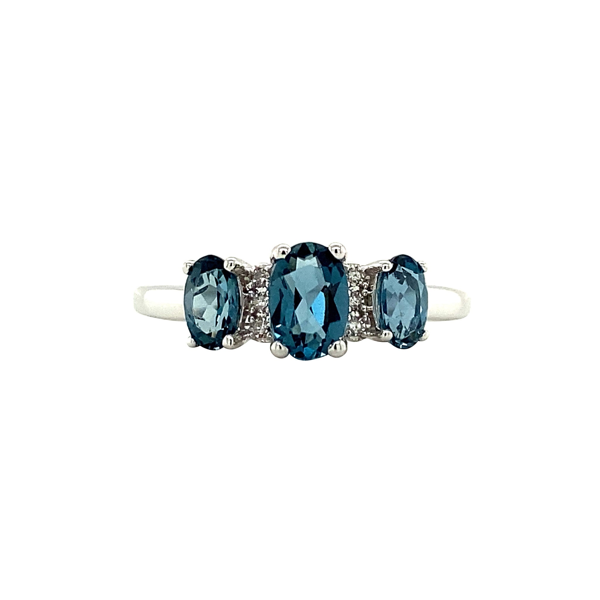 14 kt white gold ring with topaz and diamond