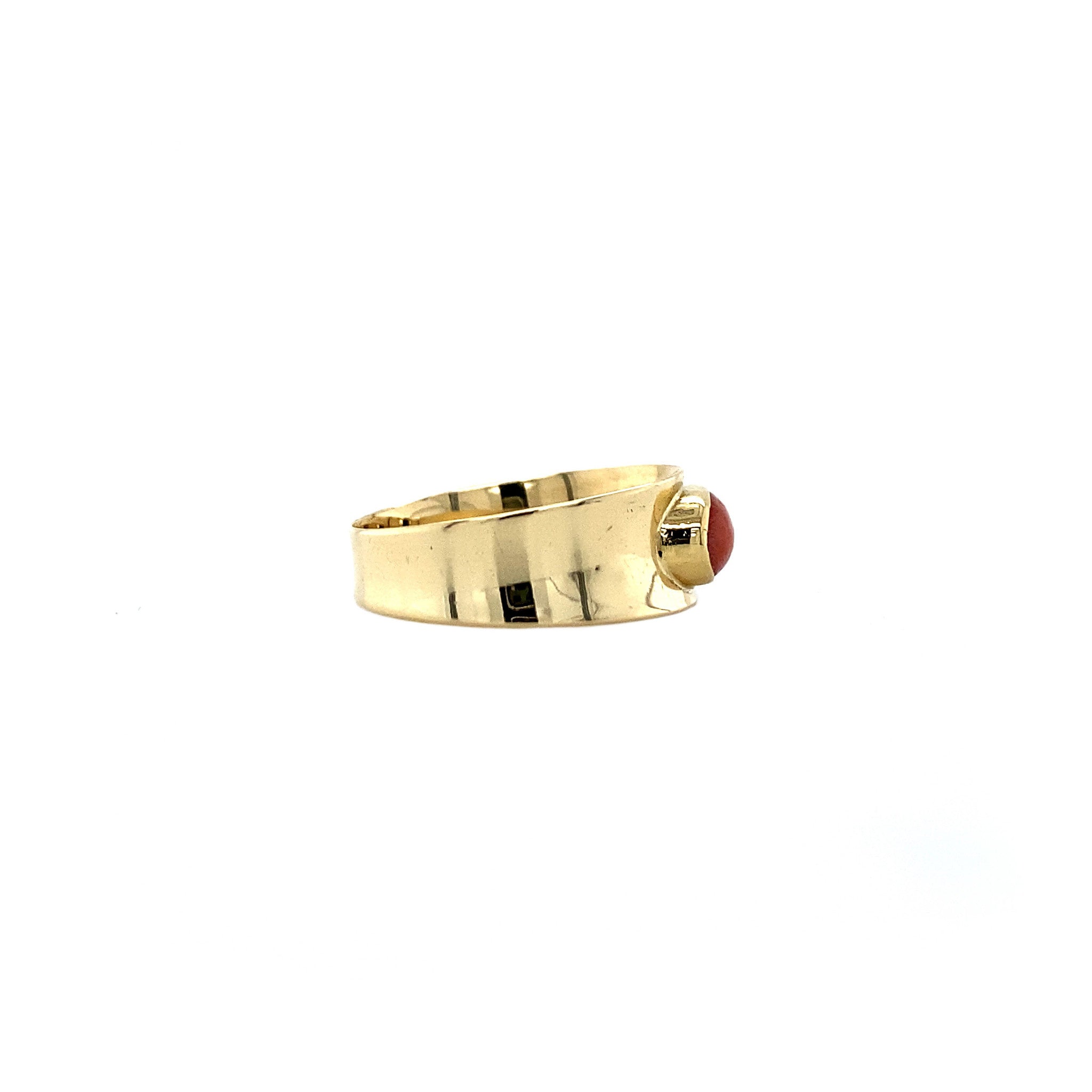 14 kt gold ring with blood coral