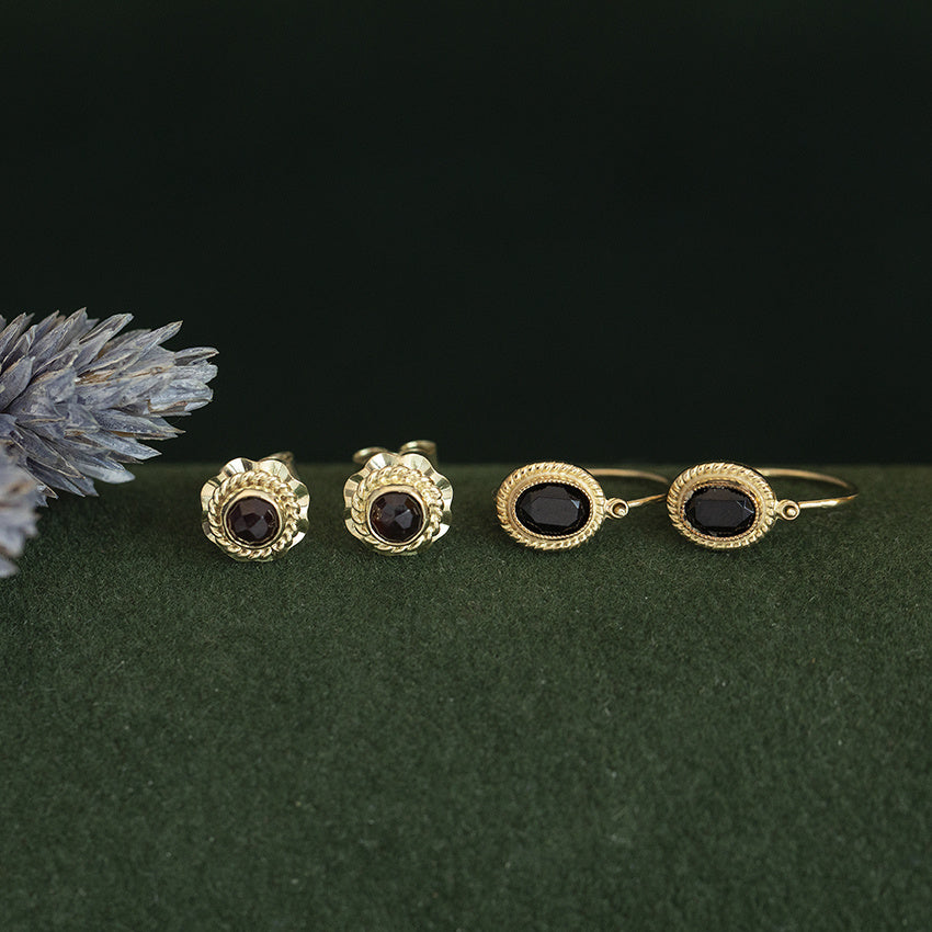 Vintage earrings with colored stone 8 kt