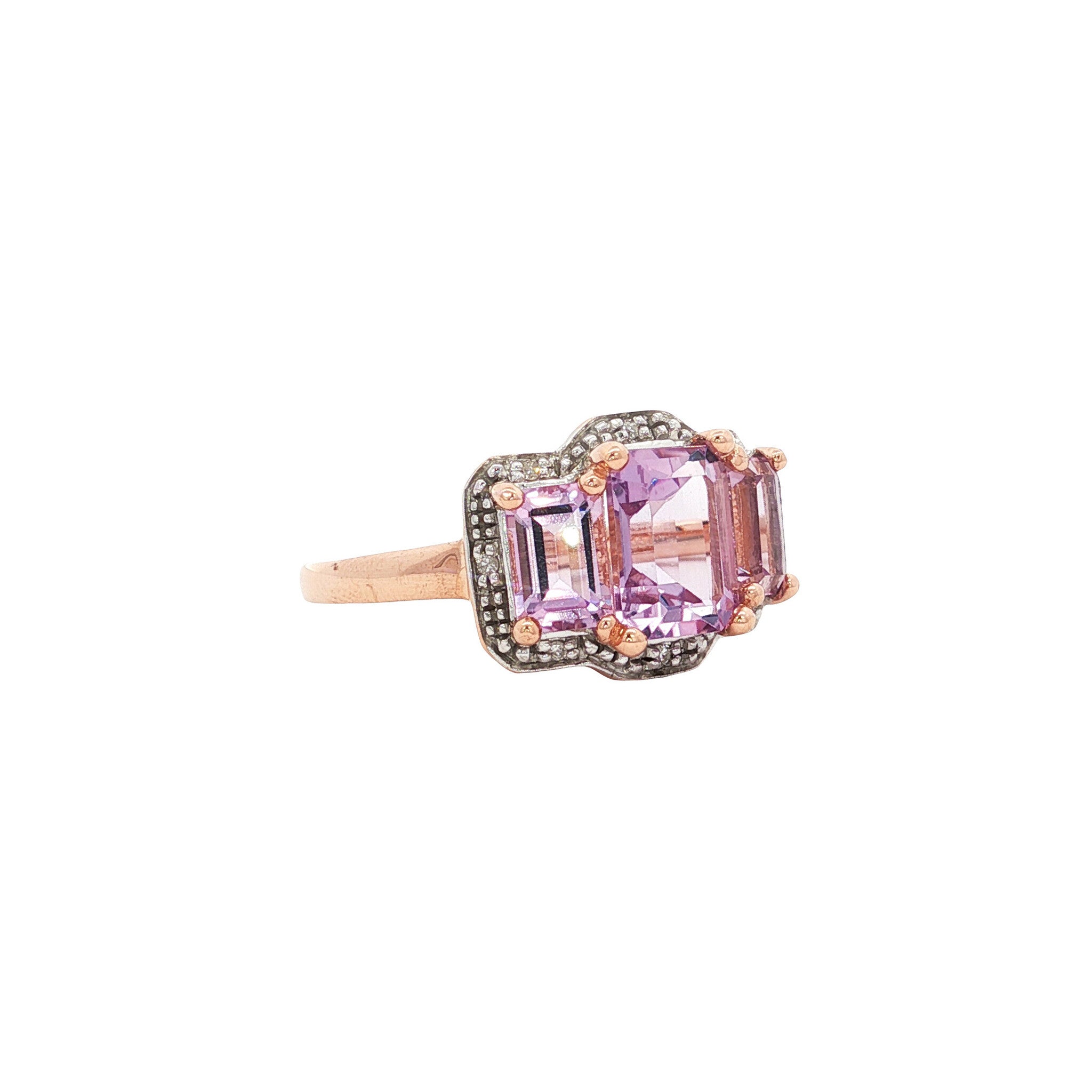 Ring with amethyst and diamond, 9 kt