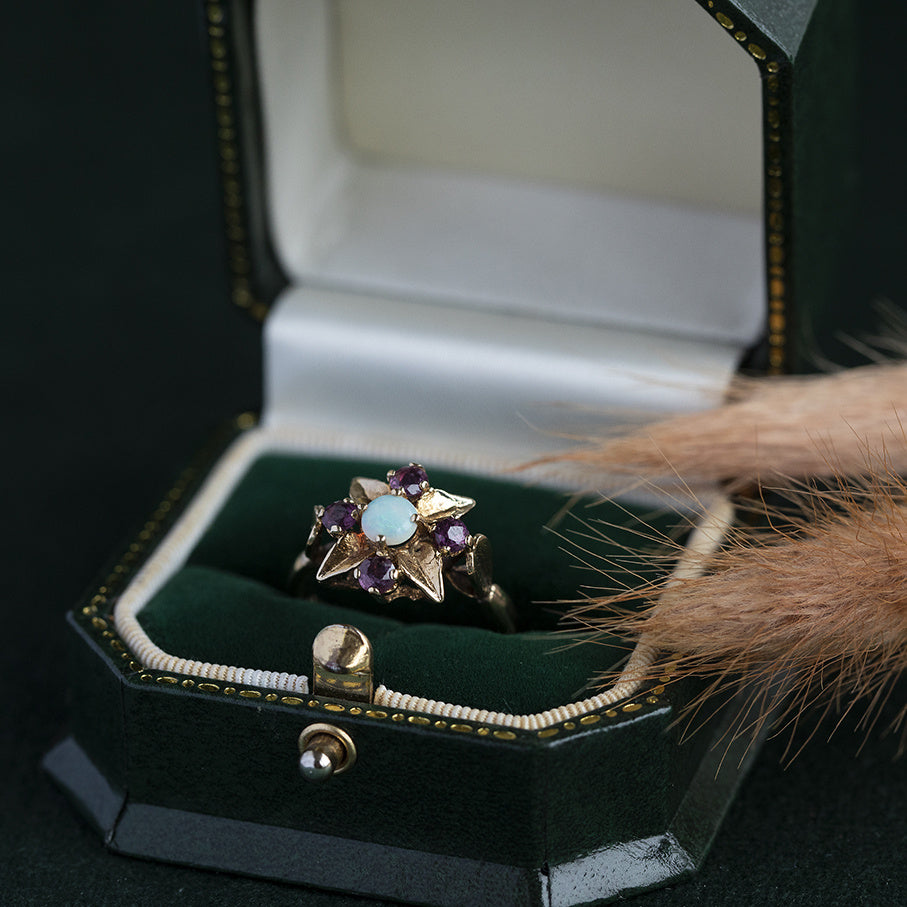 Entourage ring met robijn en opaal 9 krt