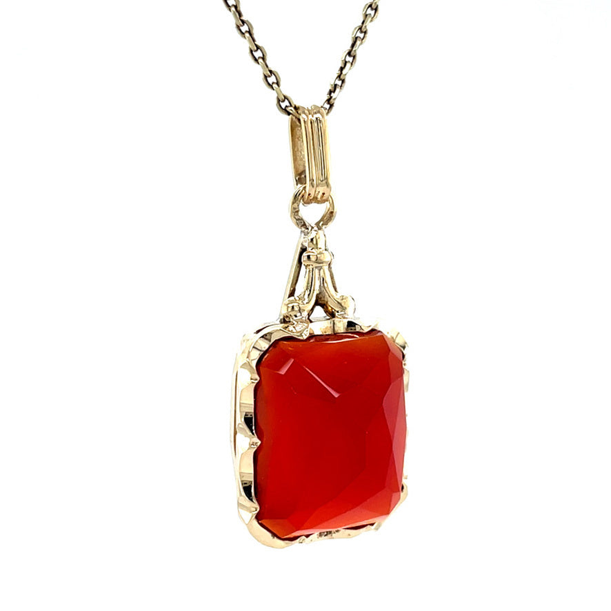 Vintage gold pendant with carnelian, 14 kt