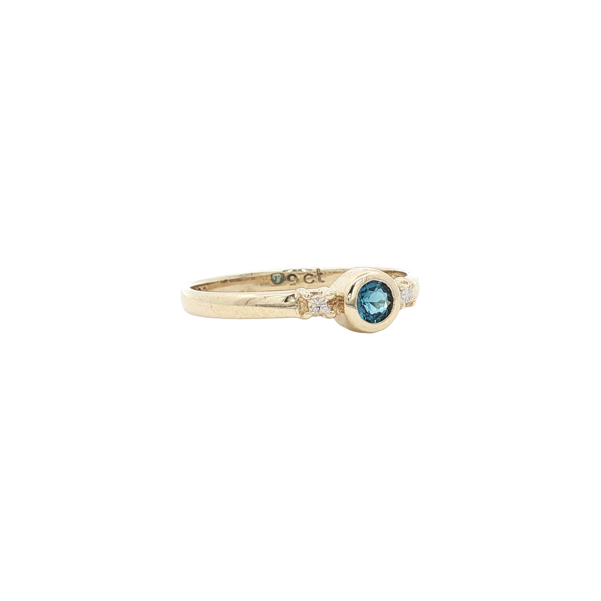 Ring with topaz 9 kt