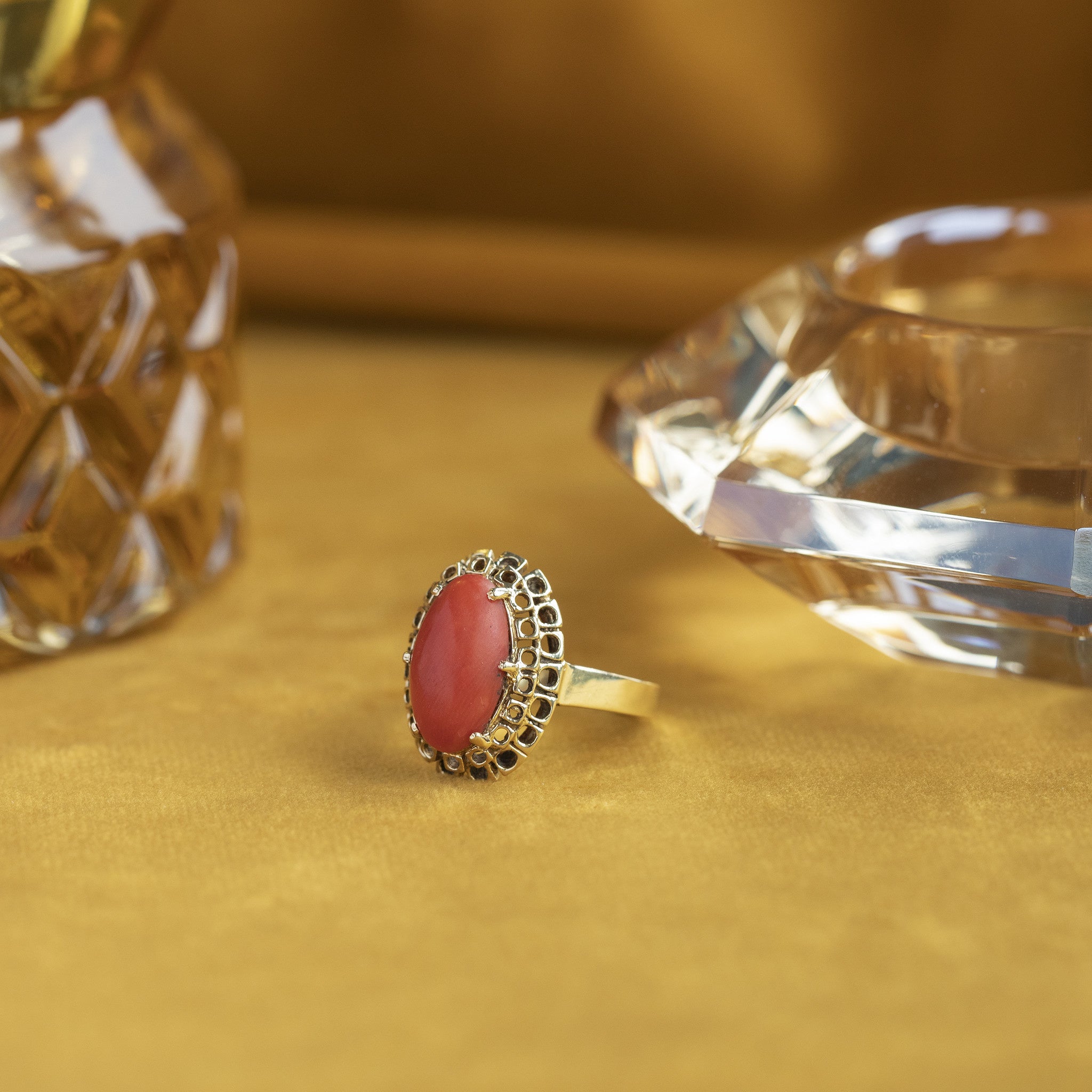 14 kt gold ring with blood coral