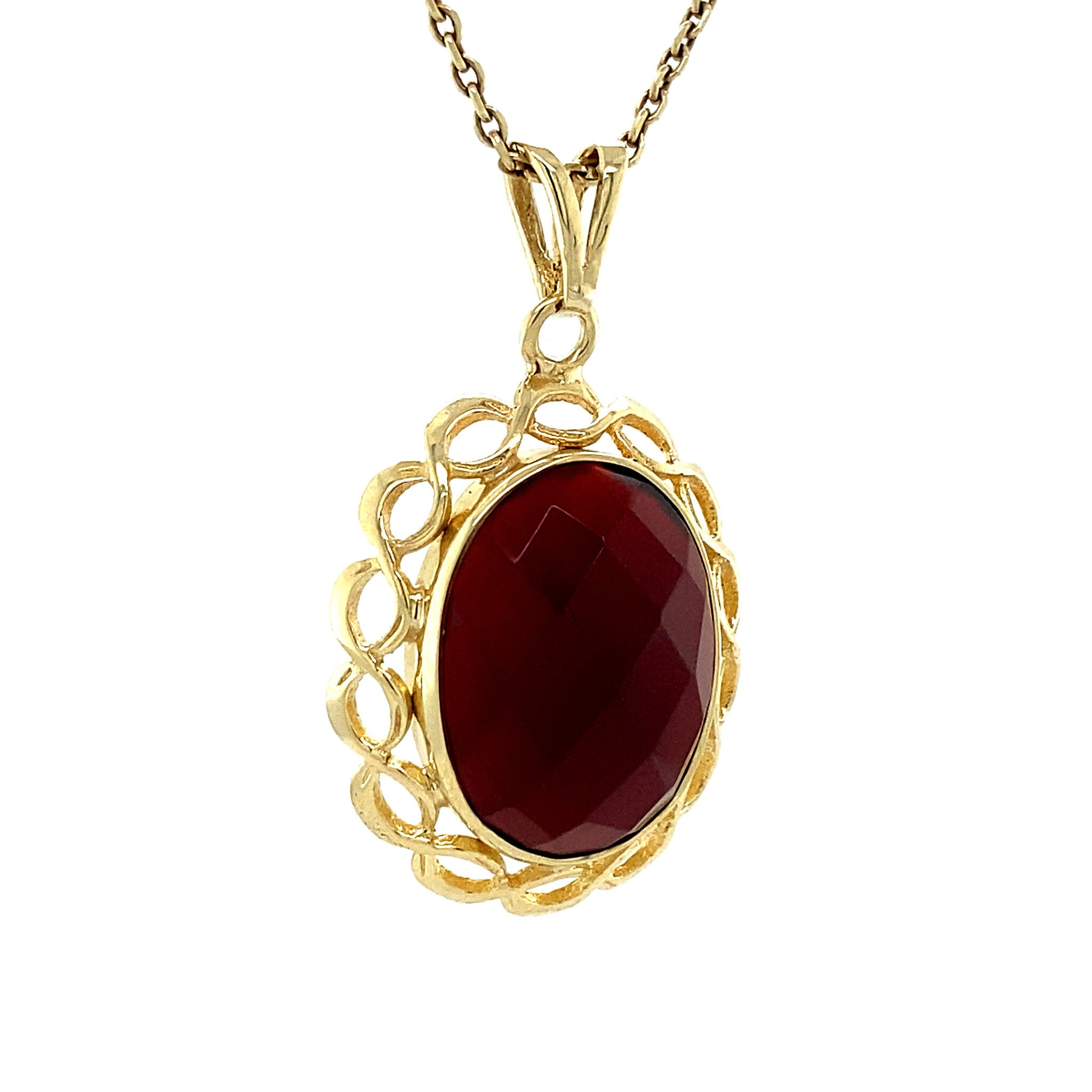Gold pendant with carnelian 14 kt