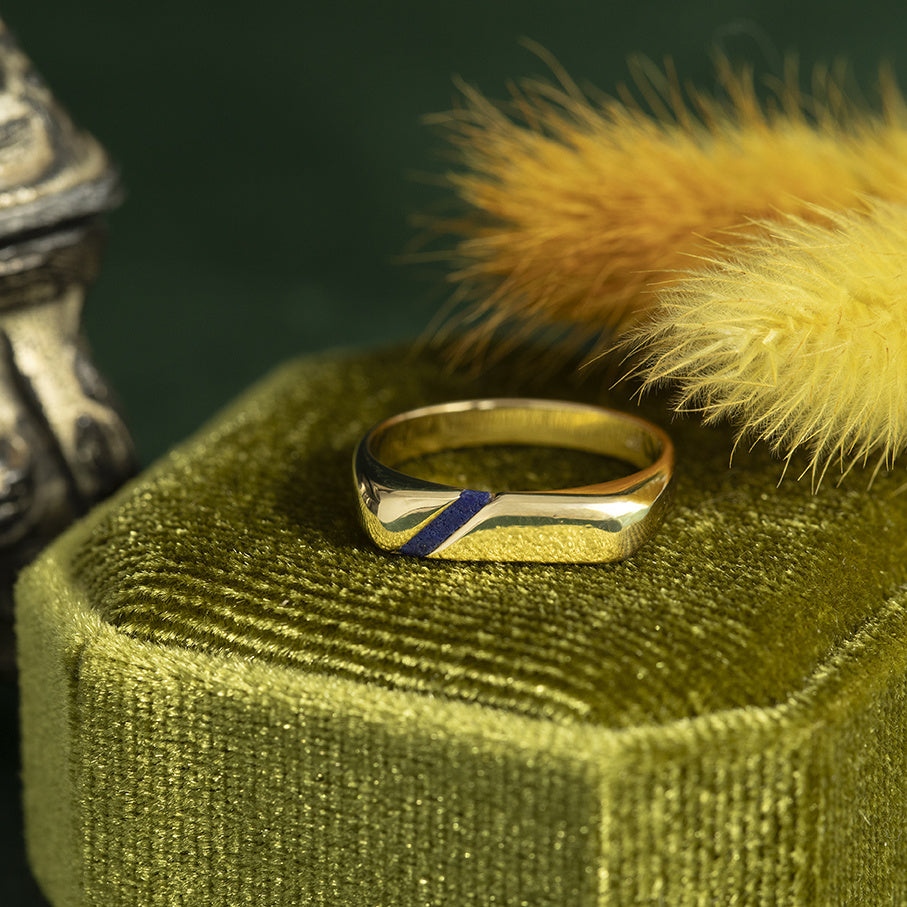 Gold vintage signet ring with lapis lazuli 14 carat