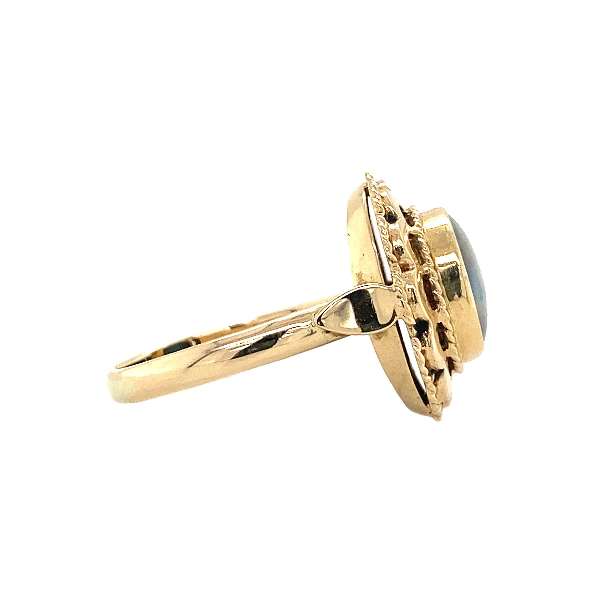 Gold ring with opal triplet, 14 kt