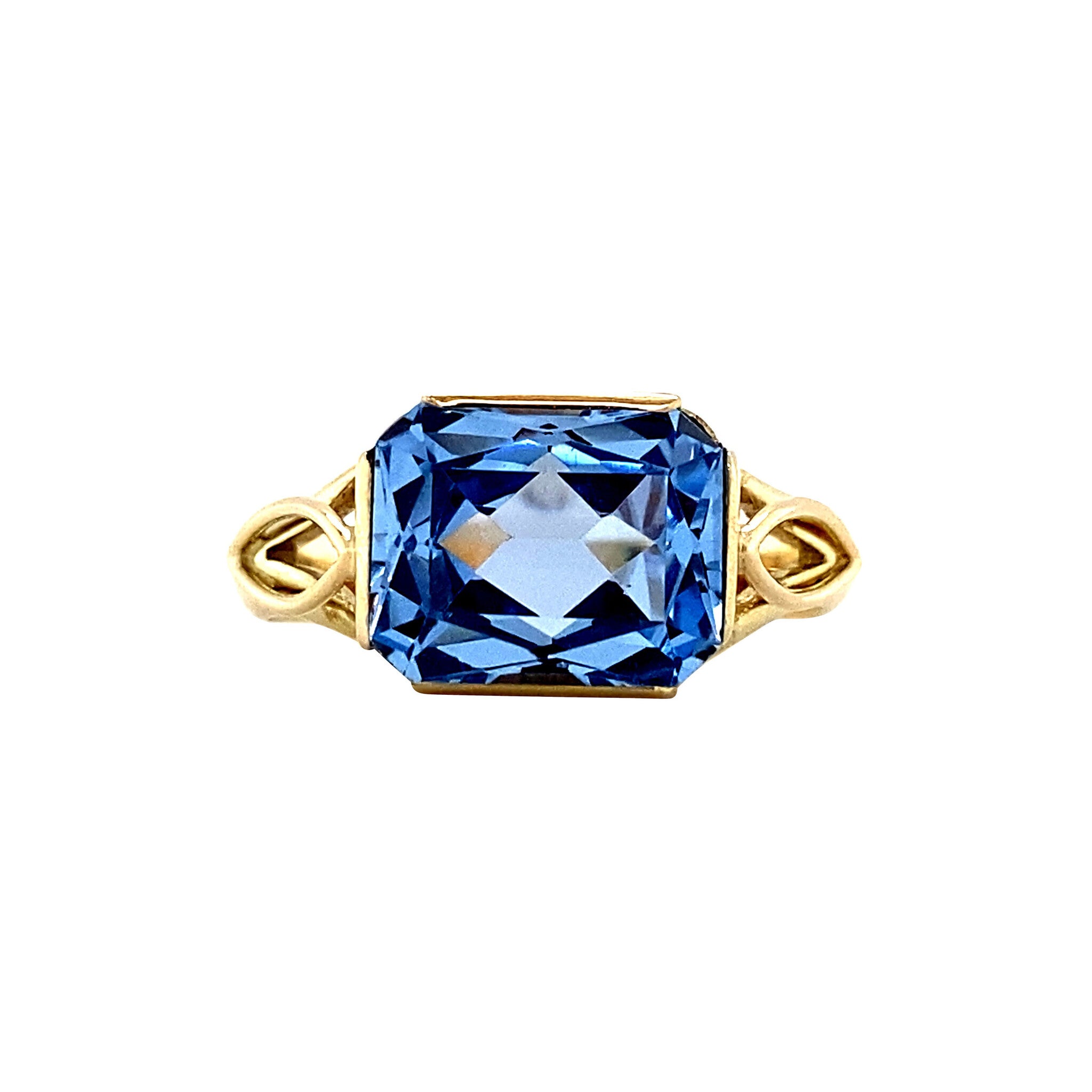 Gold ring with blue spinel, 14 kt