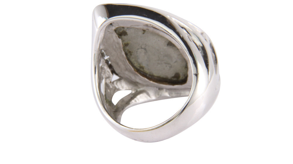 Ammolite and diamond ring, 12 kt