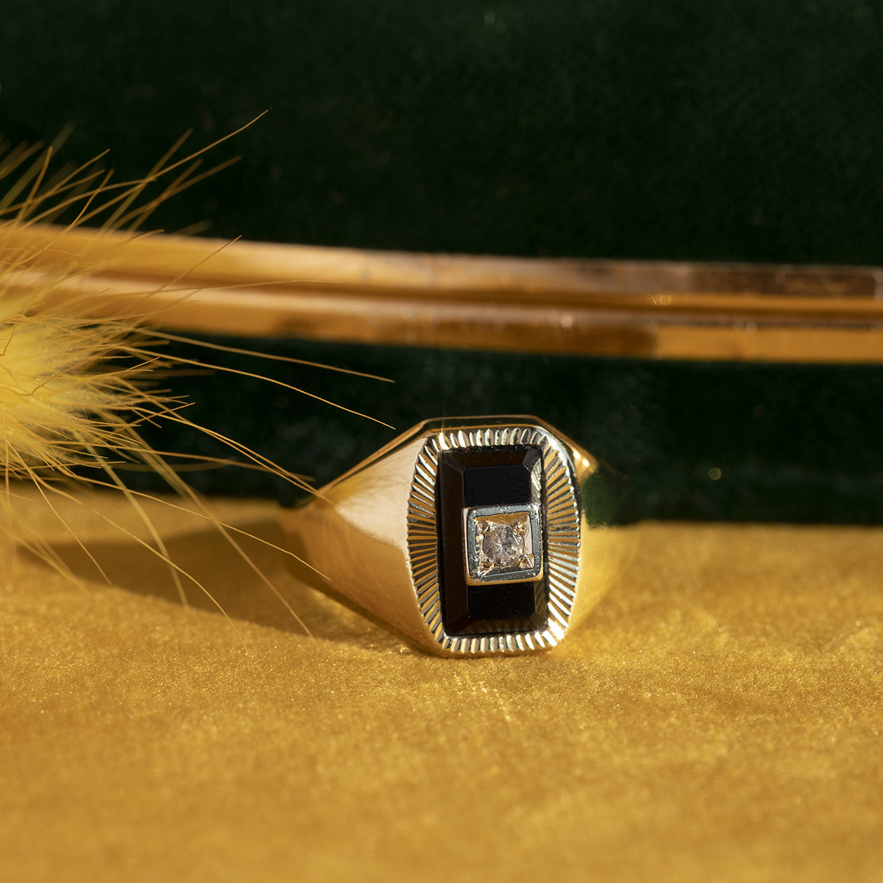 Gold ring with onyx and zirconia 14 kt