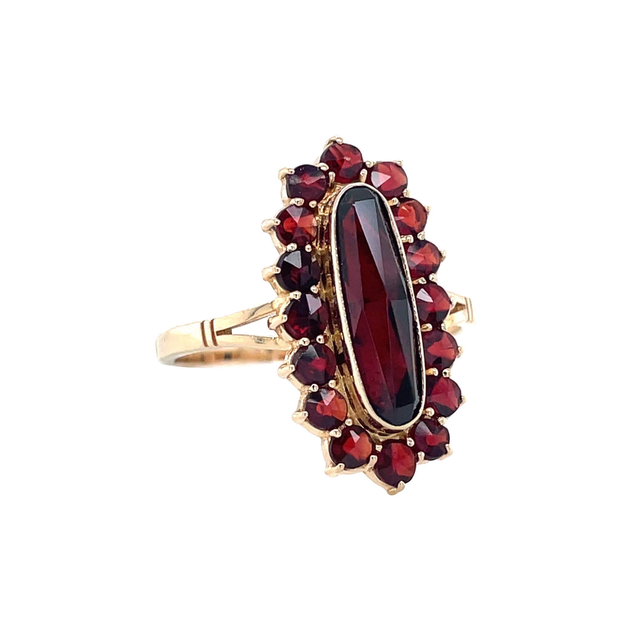 Gouden vintage entourage ring met granaat 14 krt