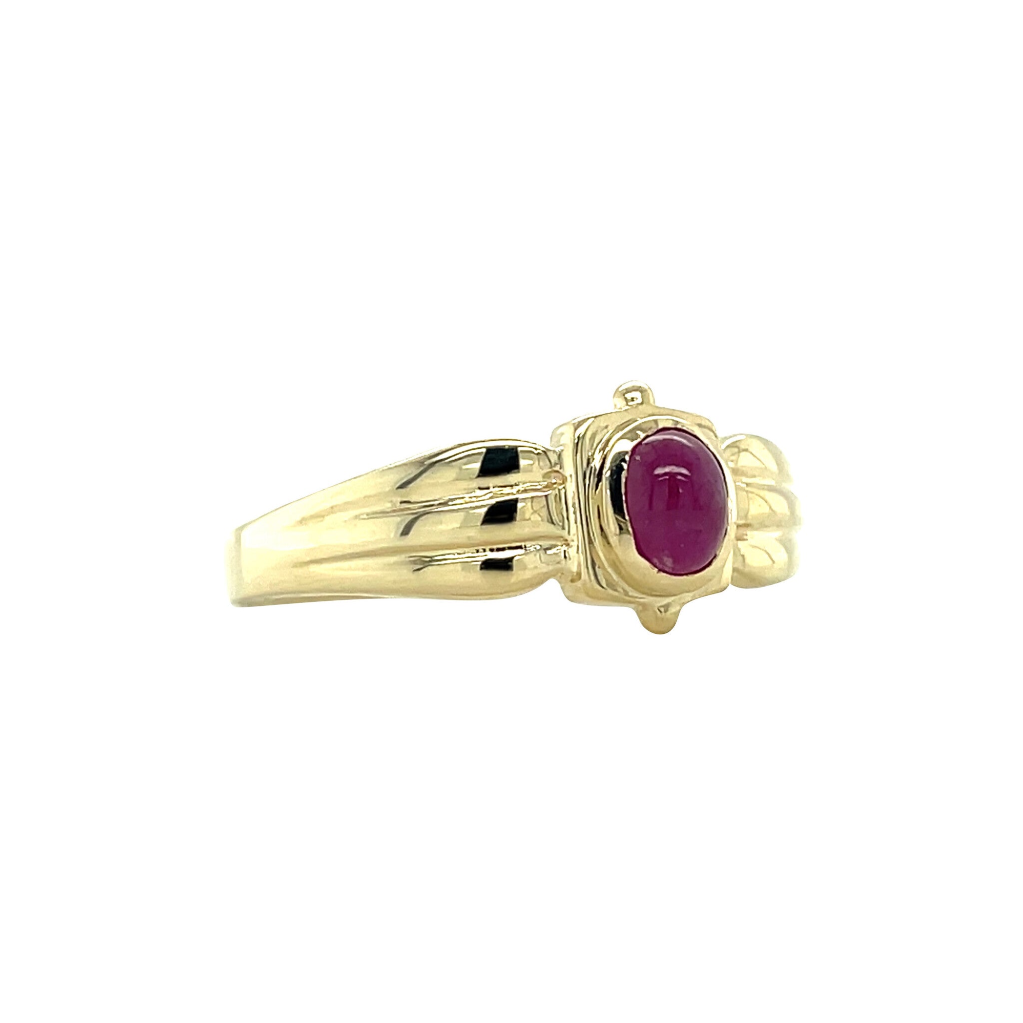 Vintage 14 kt gold ring with ruby