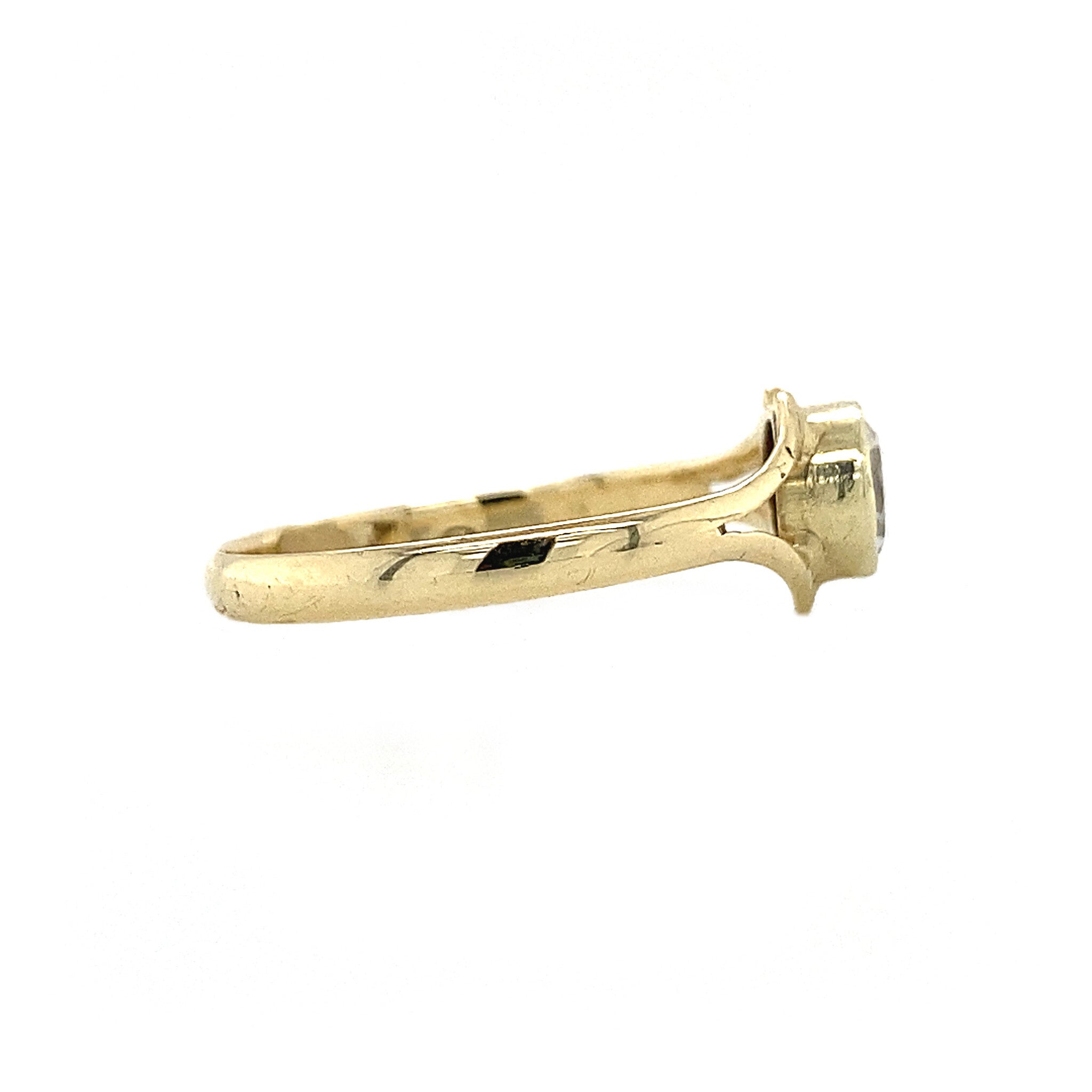 14 kt gold ring with synthetic spinel