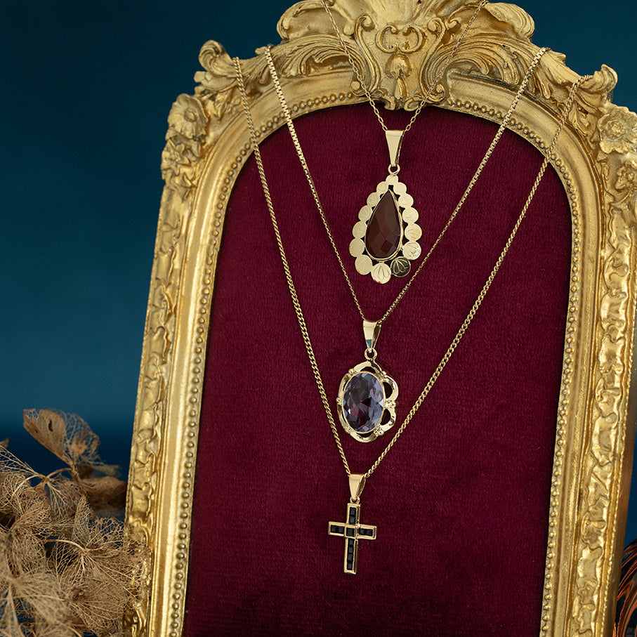Vintage gold pendant with carnelian, 14 kt