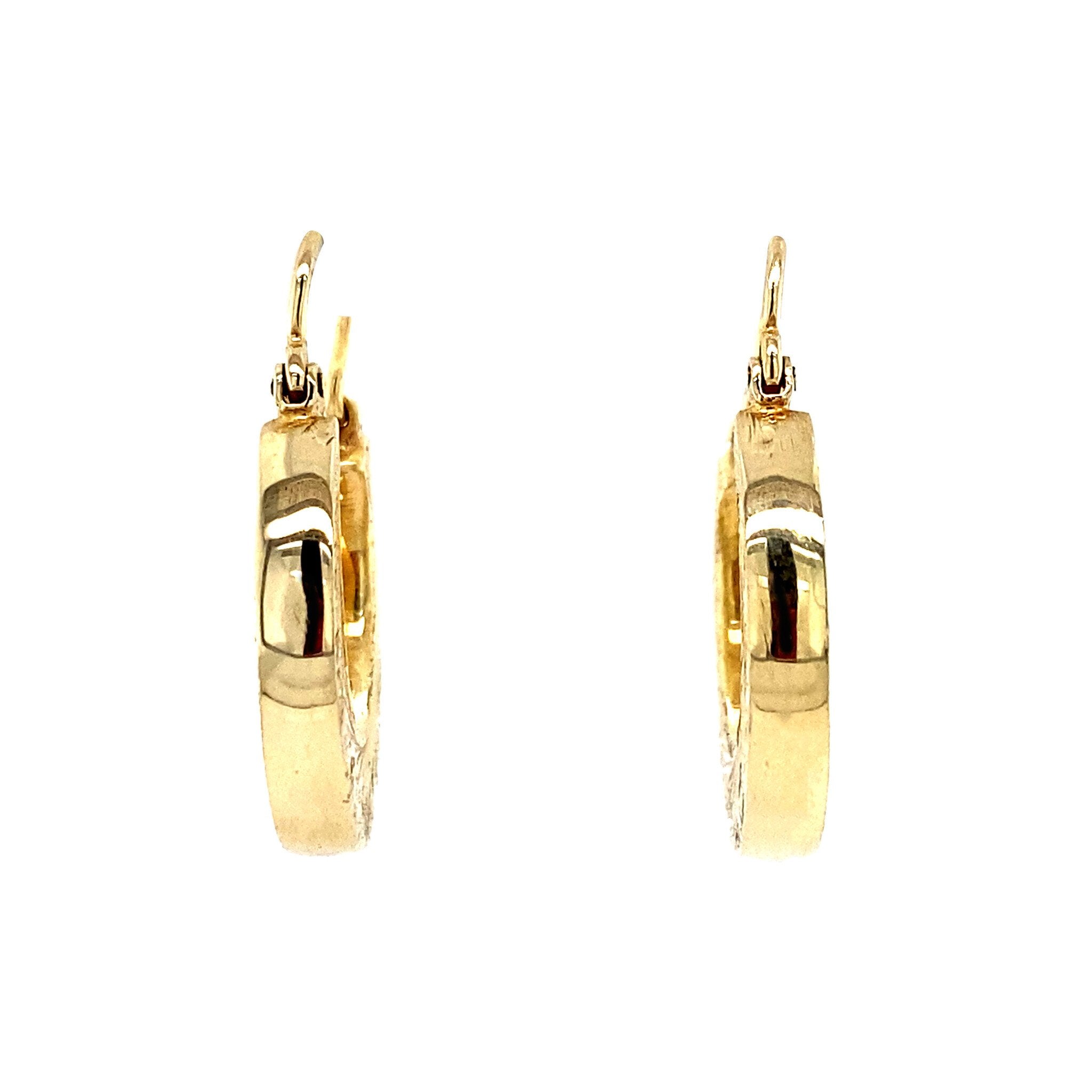 14 kt gold earrings with engraving